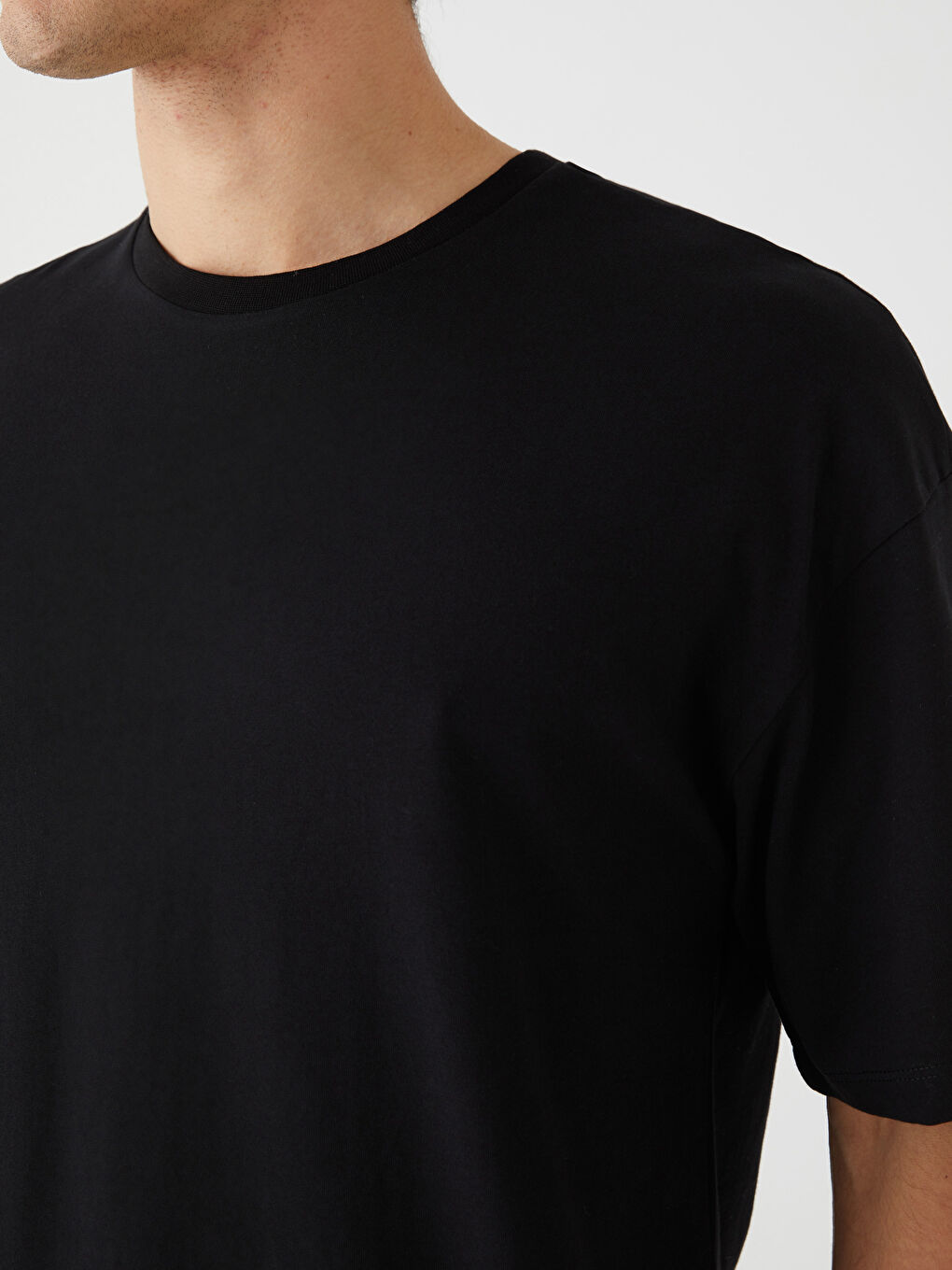 Siyah Oversize Bisiklet Yaka Kısa Kollu Erkek Tişört-3