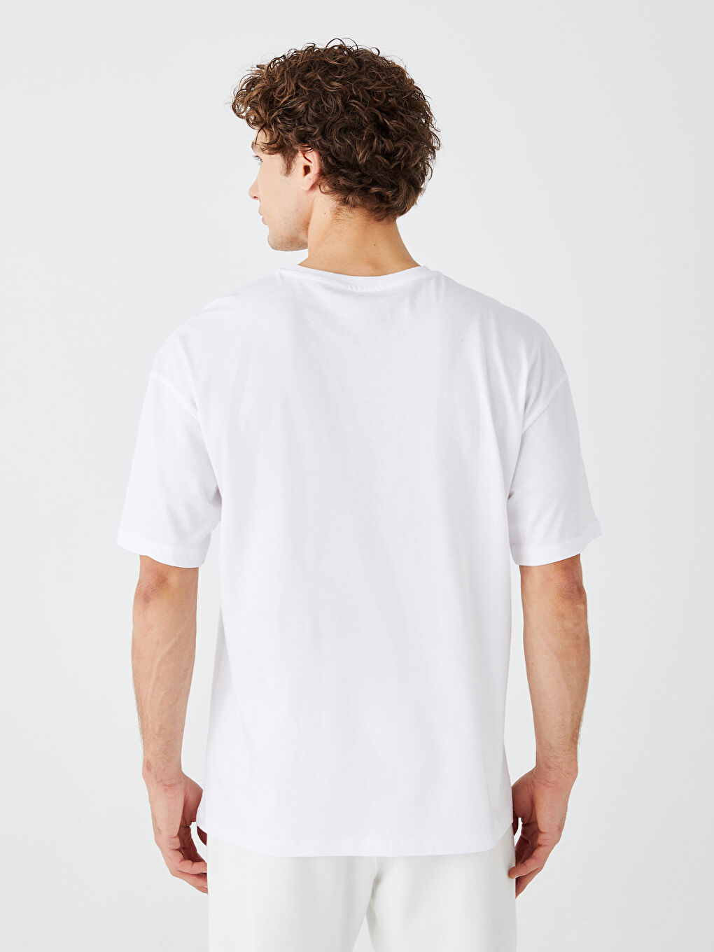 Beyaz Oversize Bisiklet Yaka Kısa Kollu Erkek Tişört-4