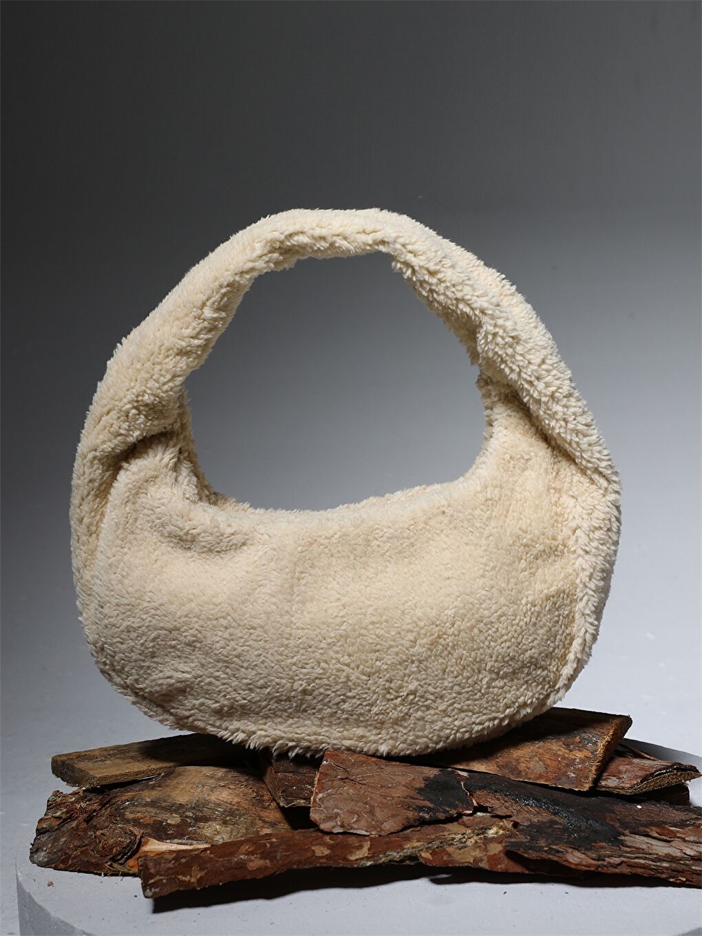 Ekru Kadın Pelüş Omuz Çantası