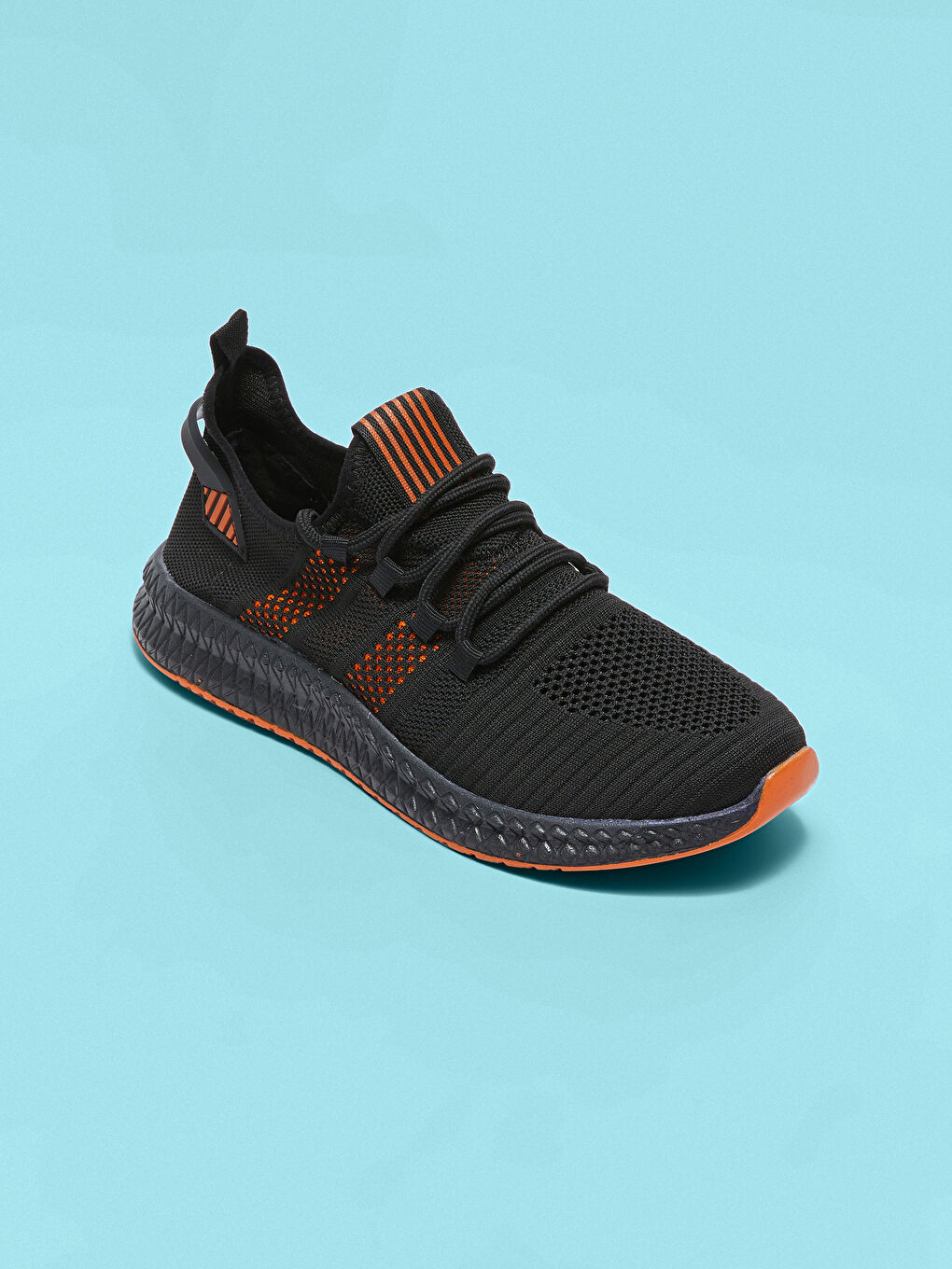 Siyah Sağ Tek Spor Ayakkabı