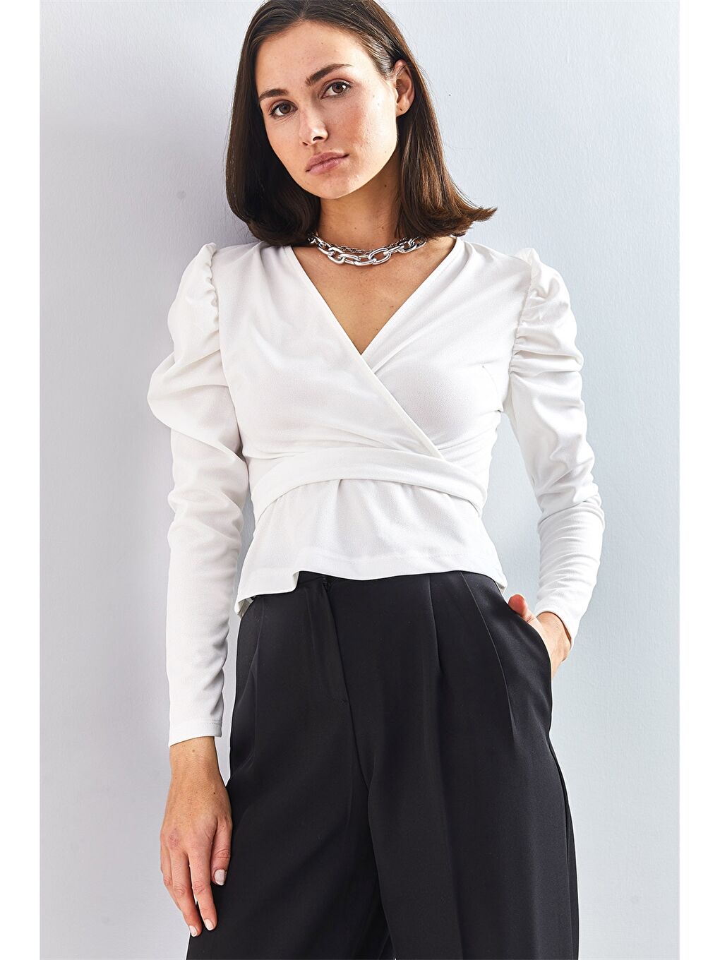 Beyaz Kruvaze Yaka Uzun Kollu Kadın Bluz-2