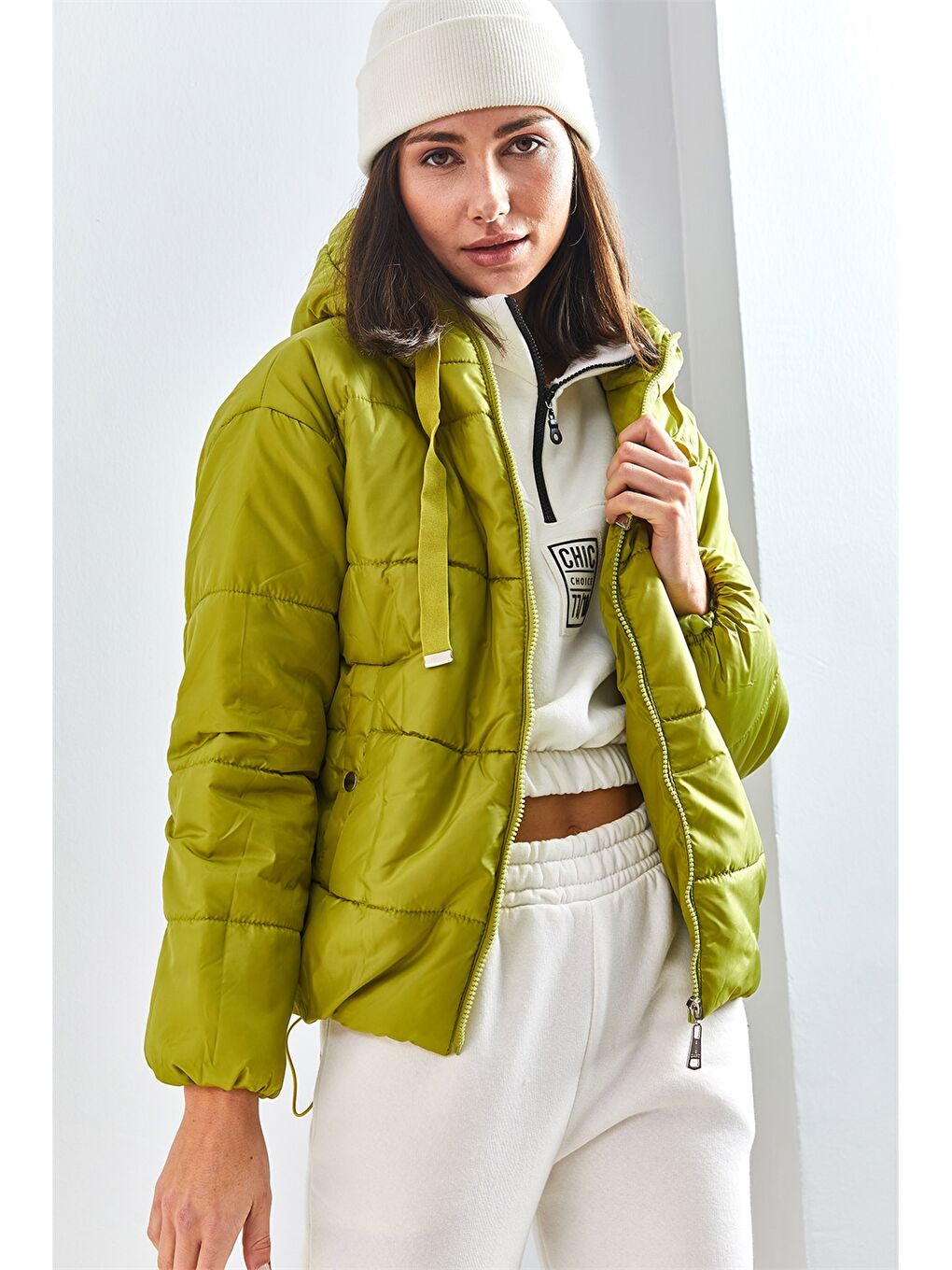 Yeşil Kadın Kapüşonlu Düz Şişme Mont-3