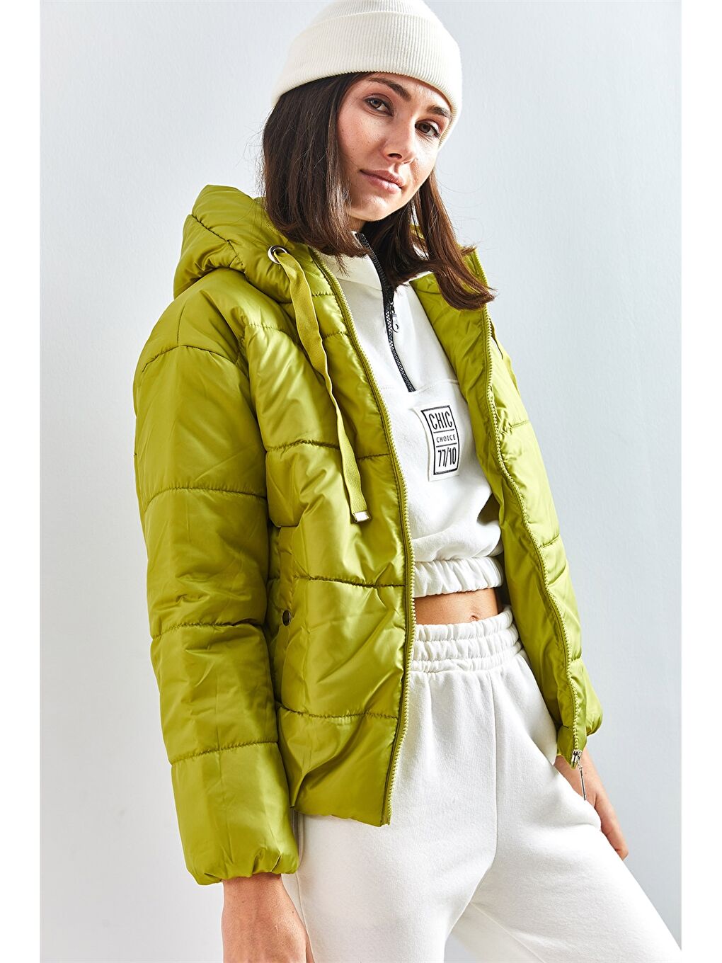 Yeşil Kadın Kapüşonlu Düz Şişme Mont-5