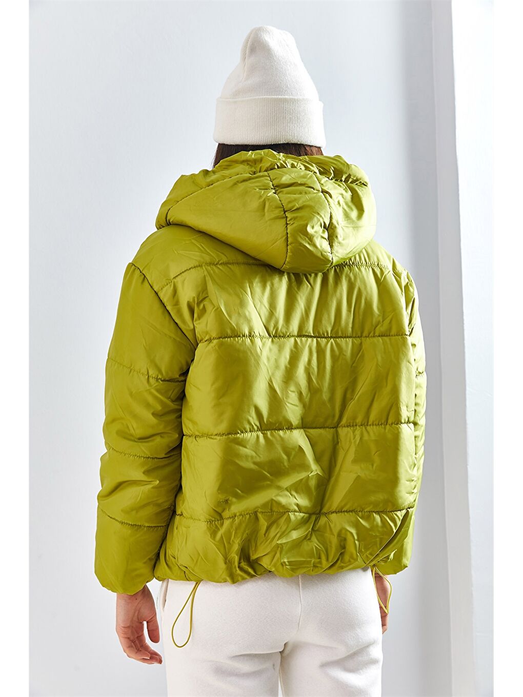 Yeşil Kadın Kapüşonlu Düz Şişme Mont-6