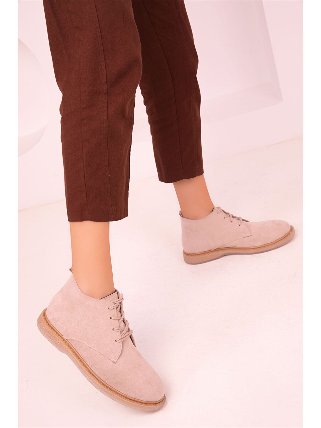 Bej Süet Görünümlü Bağcıklı Bilek Boy Kadın Bot-1