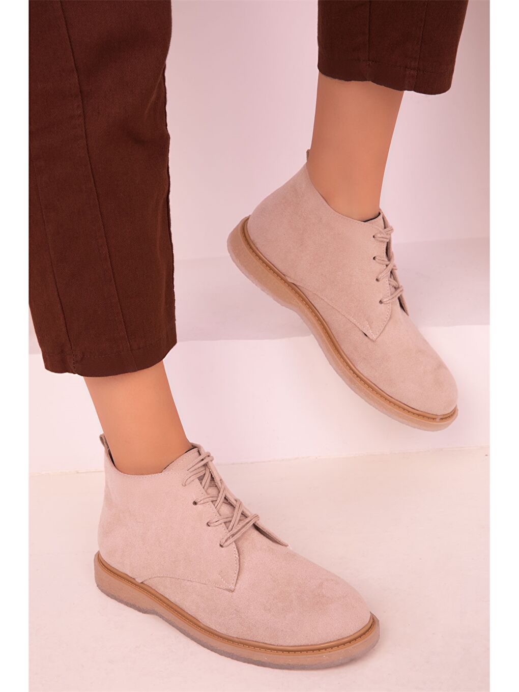 Bej Süet Görünümlü Bağcıklı Bilek Boy Kadın Bot-2