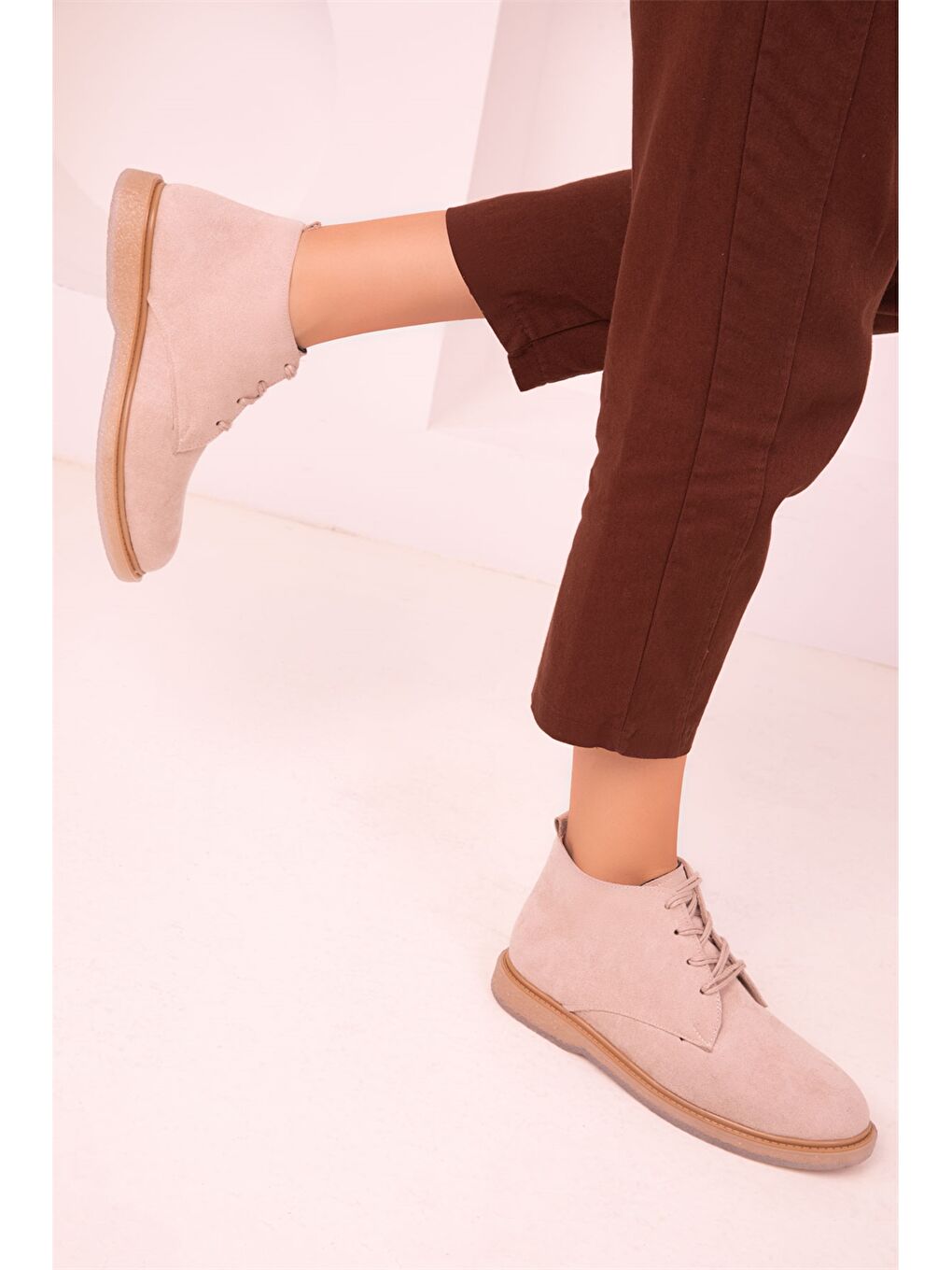 Bej Süet Görünümlü Bağcıklı Bilek Boy Kadın Bot-3