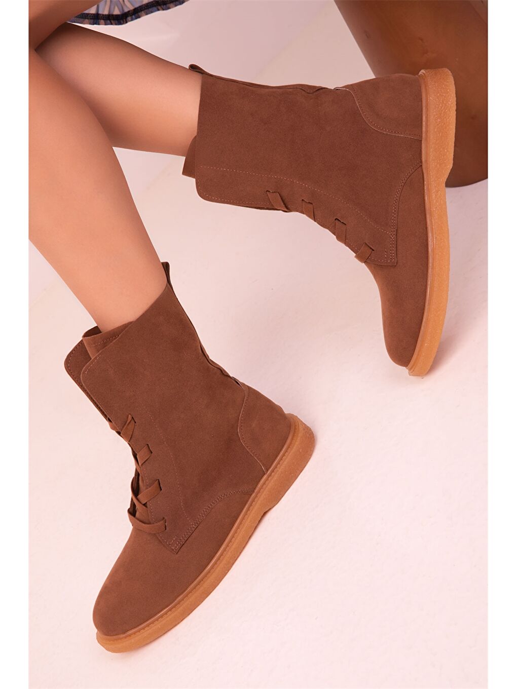 Ekru Bağcıklı Kadın Bot-1