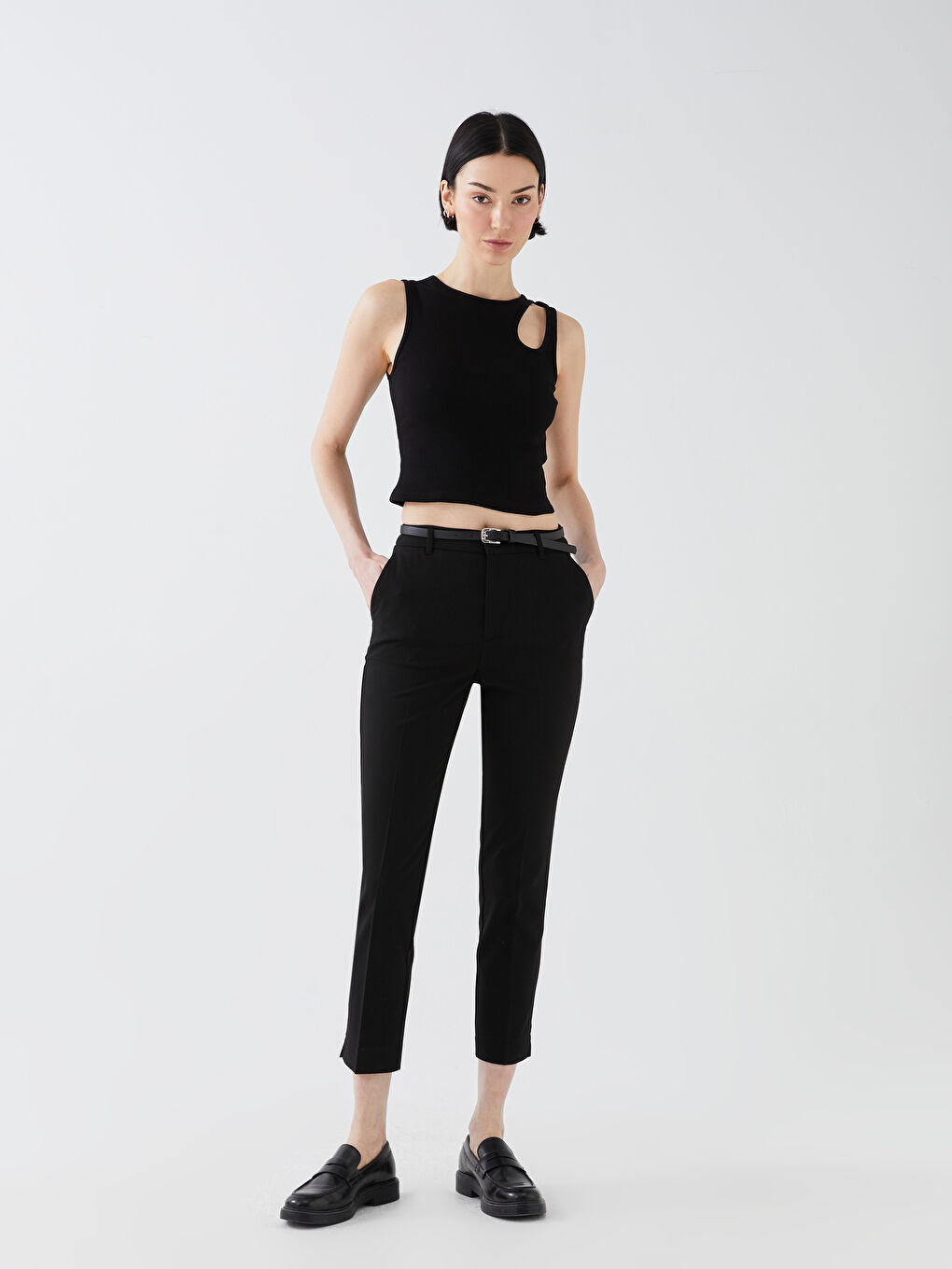 Siyah Standart Fit Düz Kemerli Kadın Pantolon
