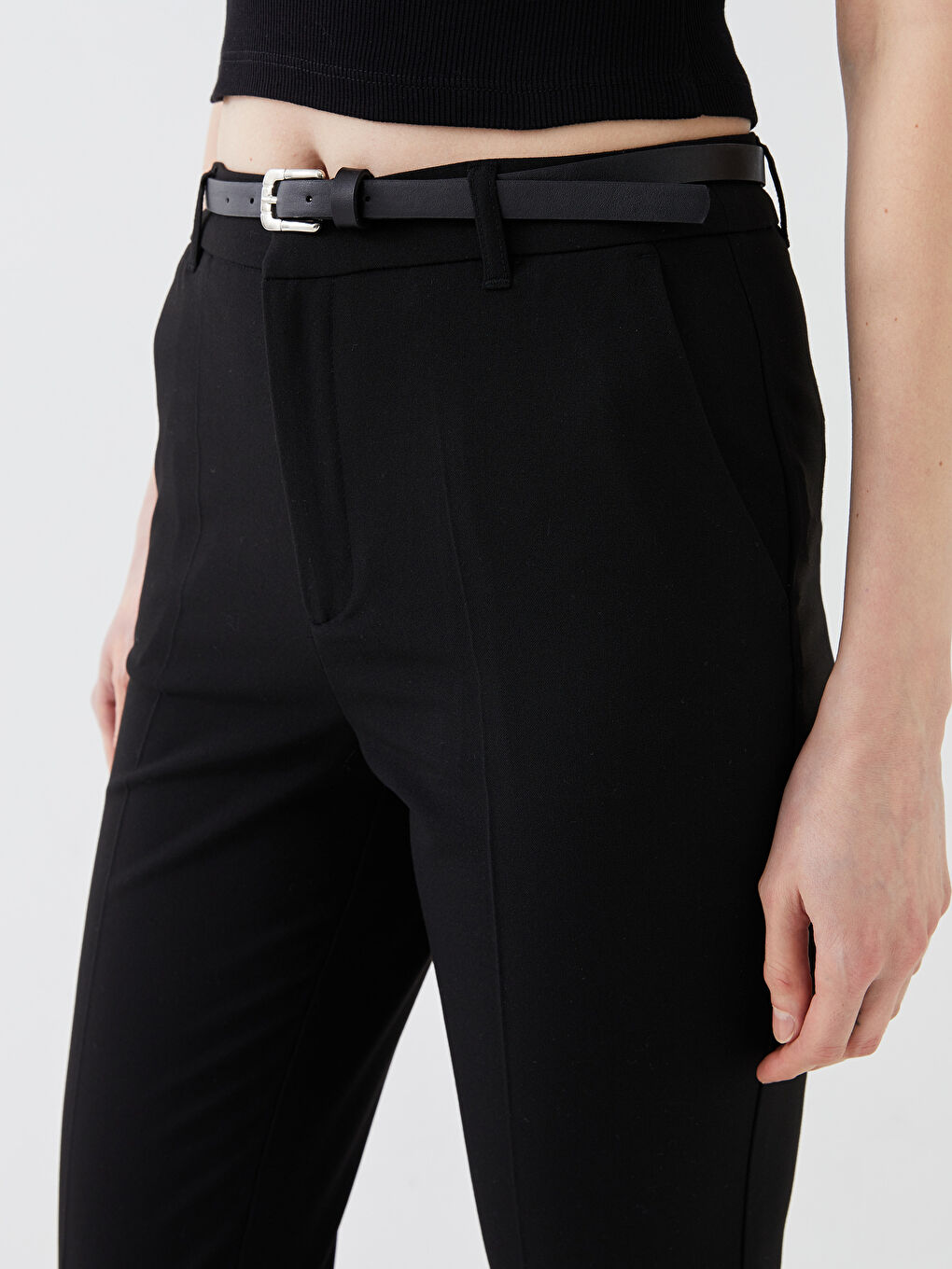 Siyah Standart Fit Düz Kemerli Kadın Pantolon-4
