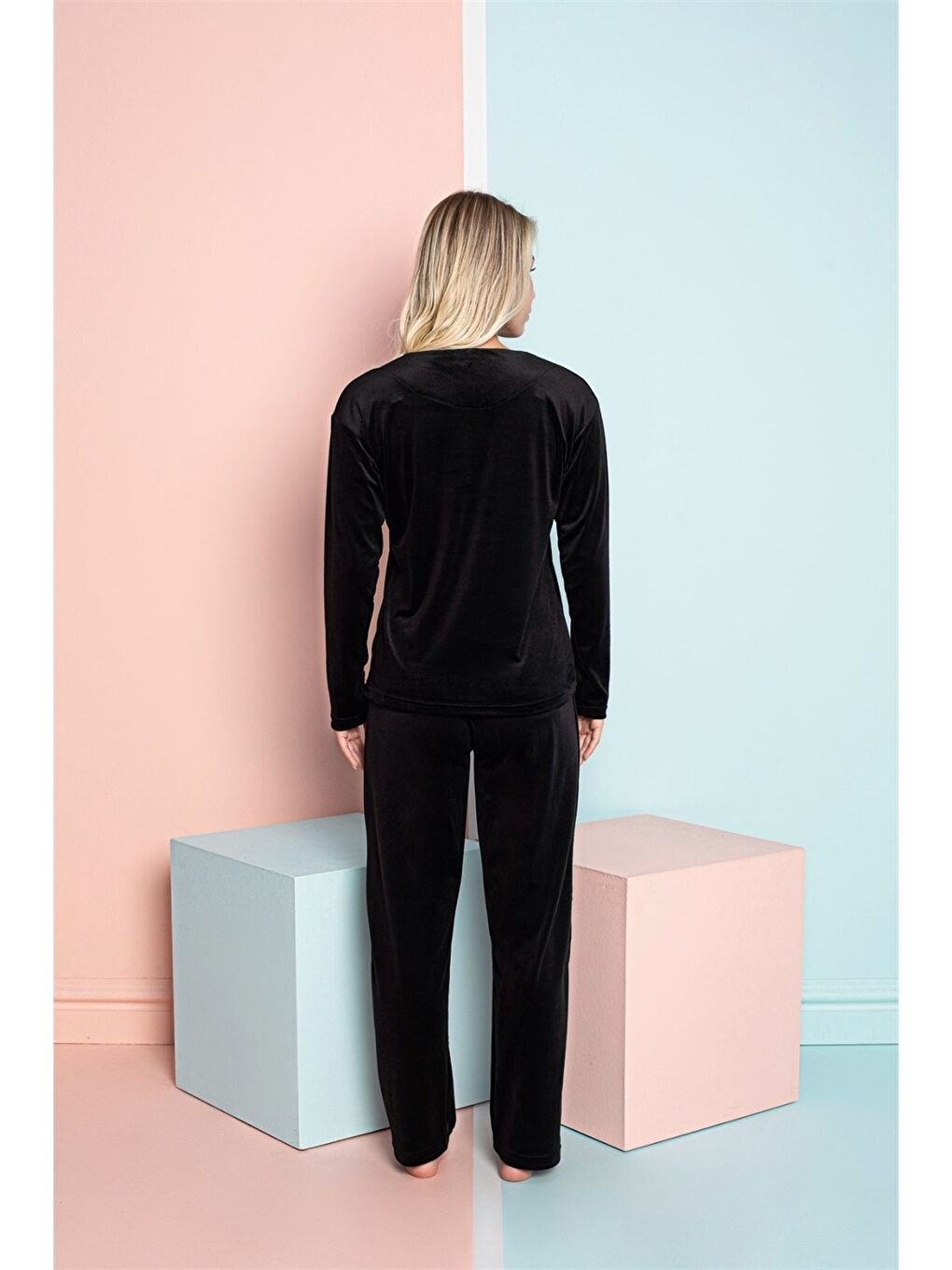 Siyah Bisiklet Yaka Baskılı Uzun Kollu Kadın Kadife Pijama Takımı-2