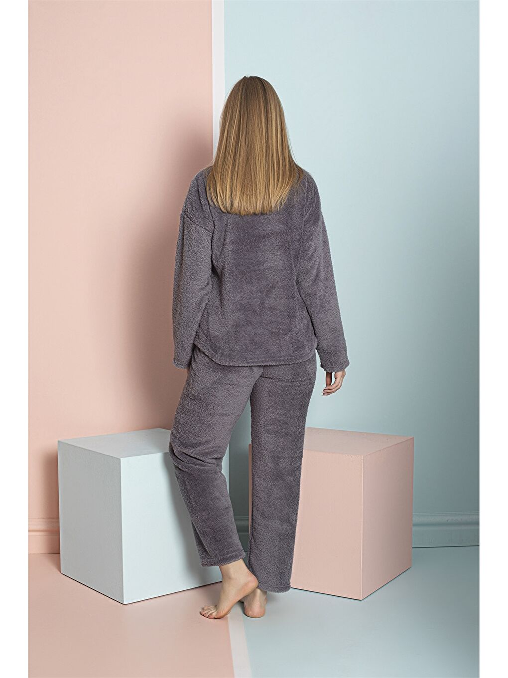 Antrasit Bisiklet Yaka Nakışlı Uzun Kollu Kadın Peluş Pijama Takımı-2