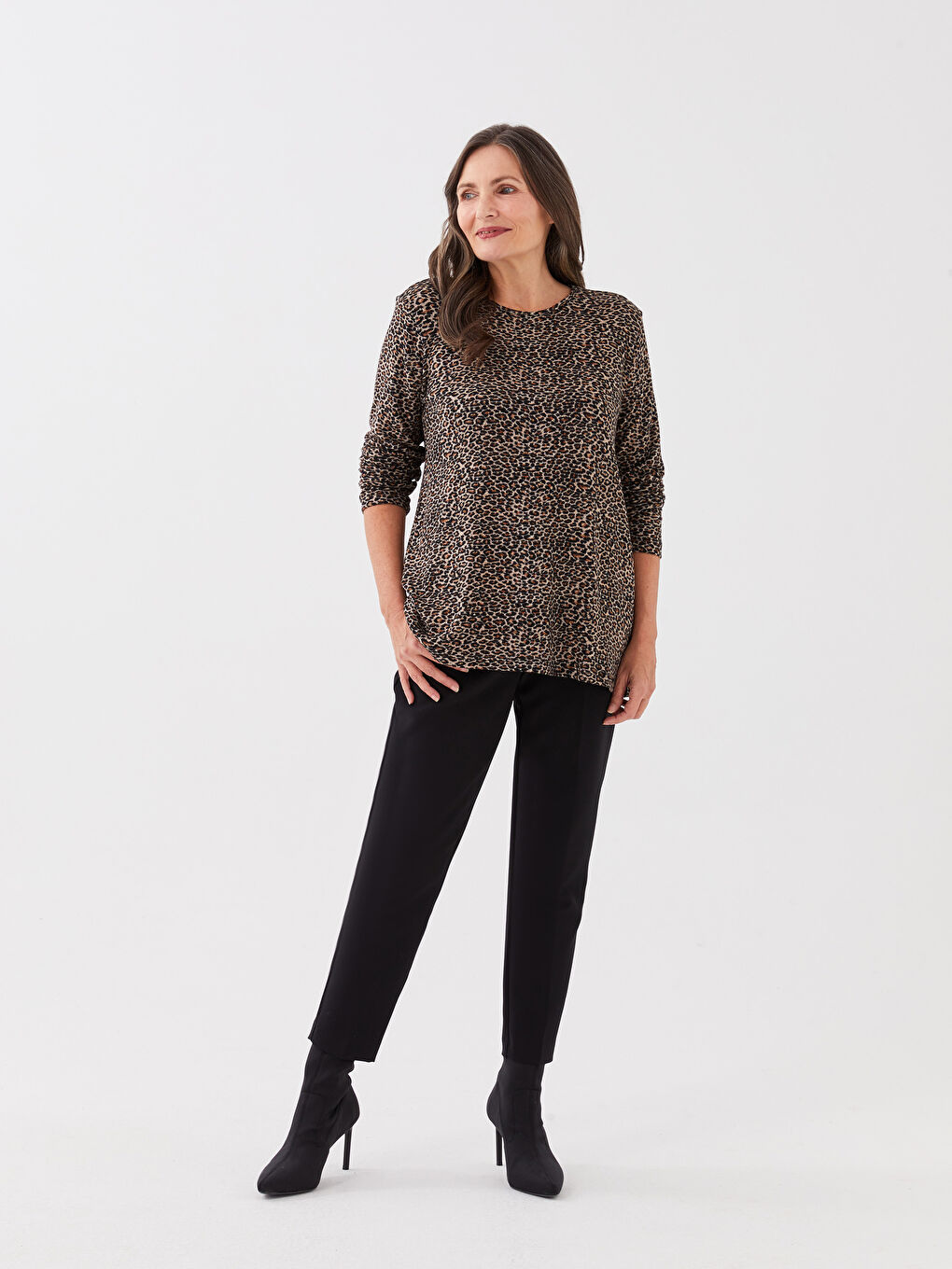 Bej Bisiklet Yaka Desenli Uzun Kollu Kadın Tişört-2