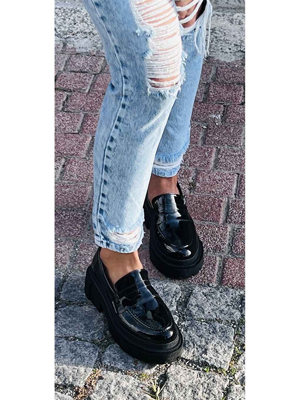 Siyah Rugan Kalın Taban Kadın Klasik Ayakkabı