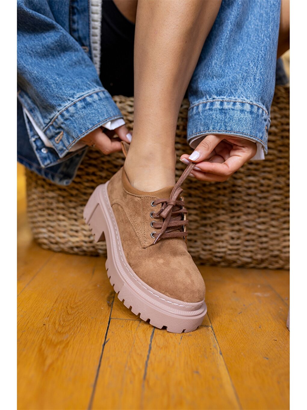 Ekru Süet Kalın Tabanlı Kadın Klasik Ayakkabı