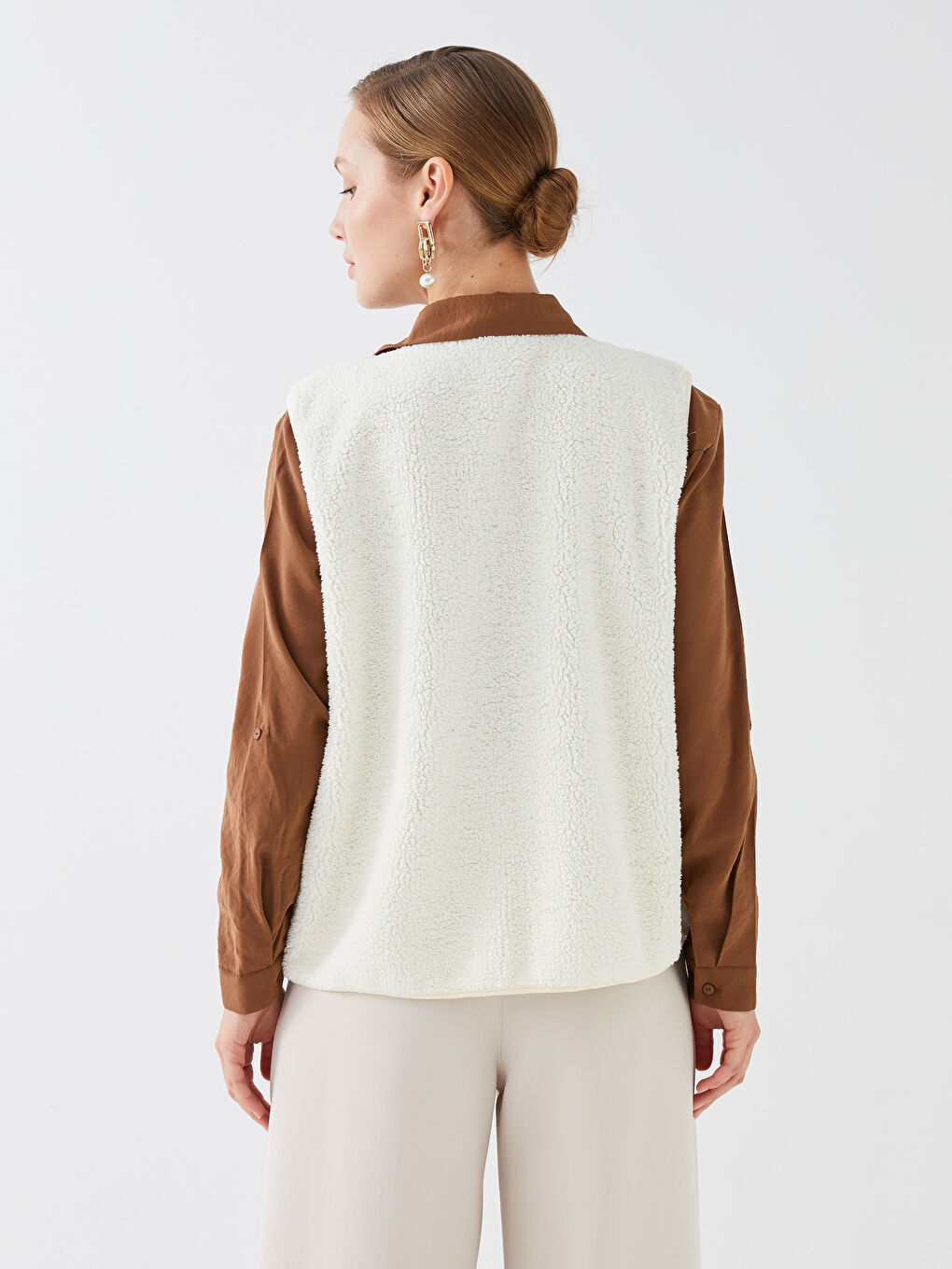 Ekru V Yaka Düz Pelüş Kadın Yelek-4