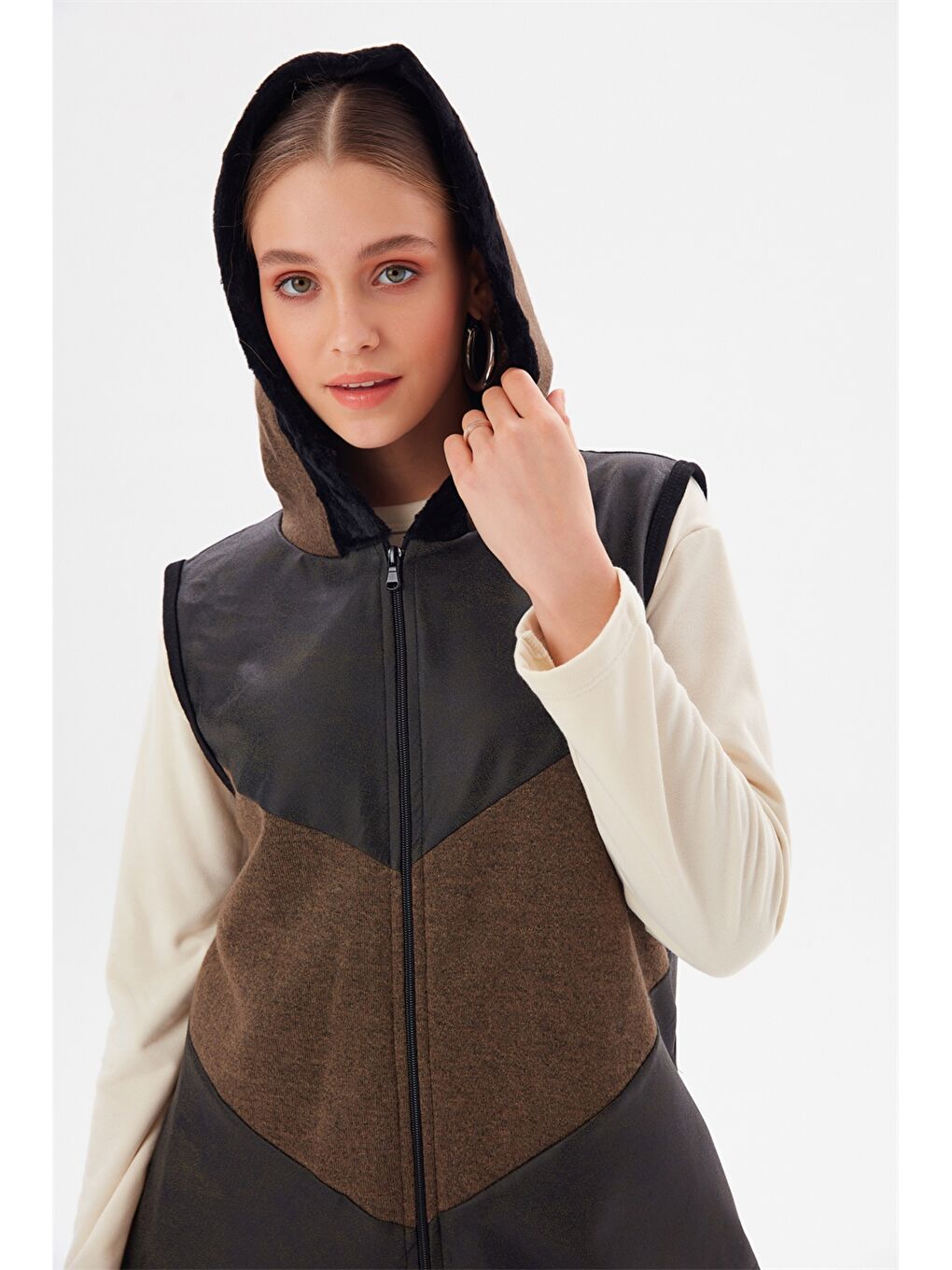 Kahverengi Kapüşonlu Renk Bloklu Kadın Yelek-1