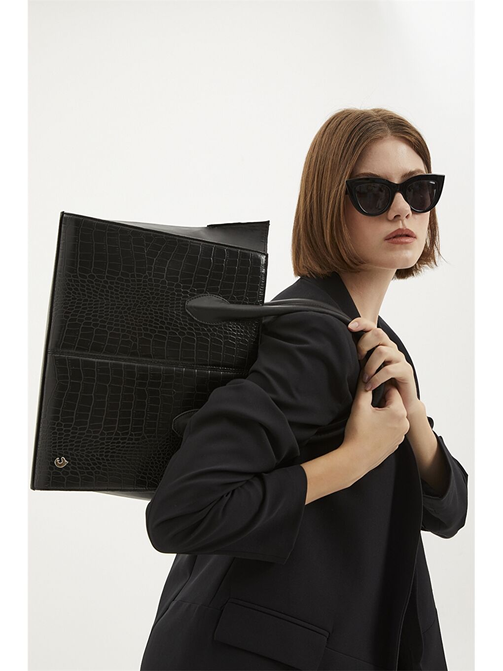 Siyah Deri Görünümlü Kroko Desenli Kadın Tote Çanta