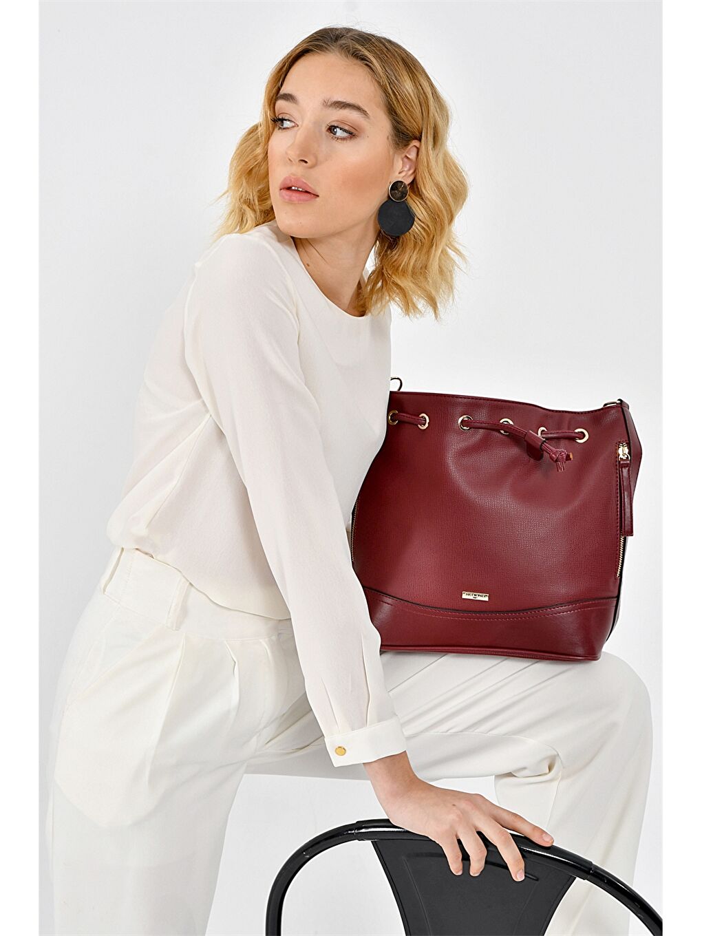 Bordo Deri Görünümlü Kadın Büzgülü Çanta-2