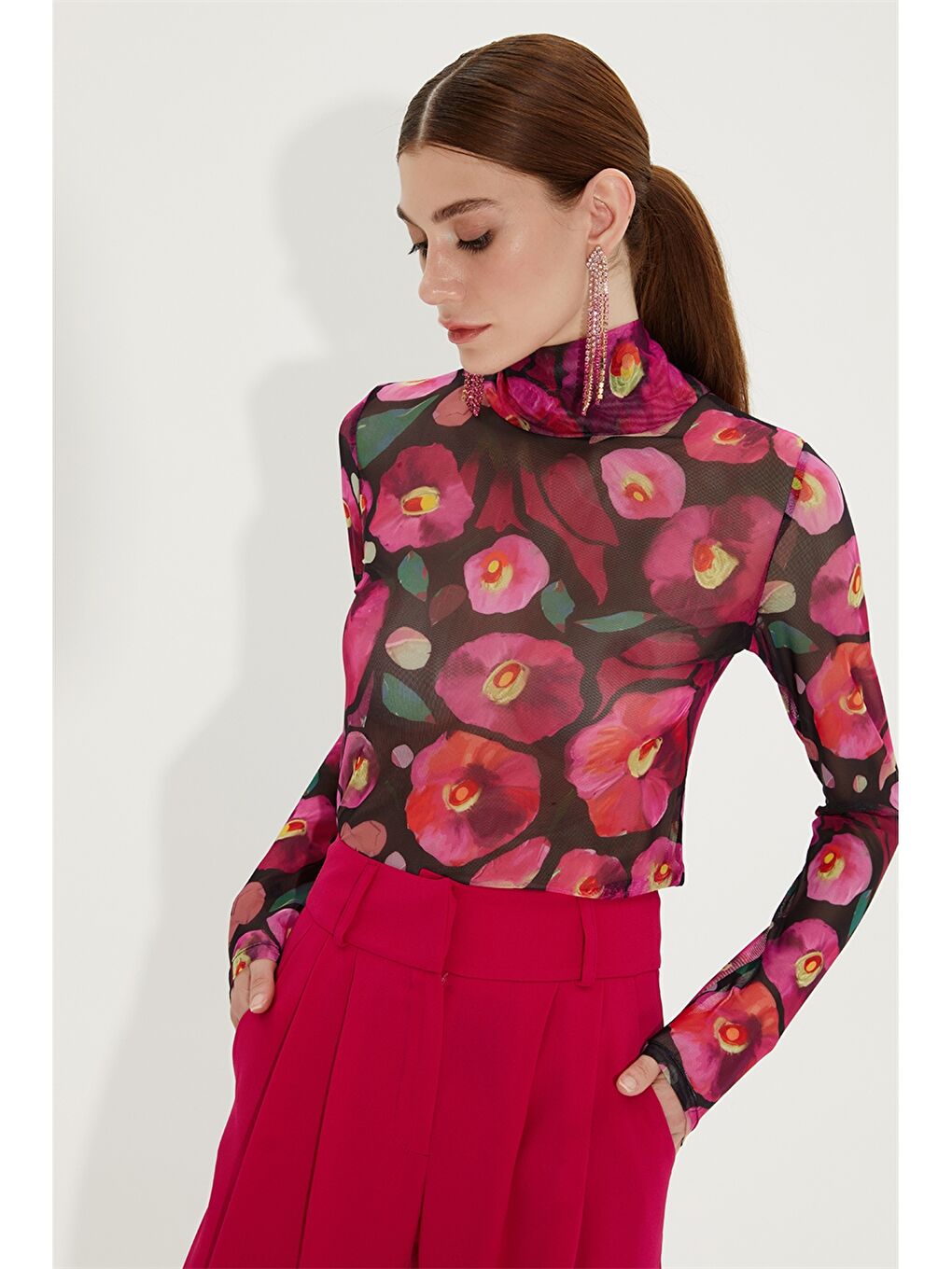 Fuşya Dik Yaka Çiçekli Uzun Kollu Kadın Tişört