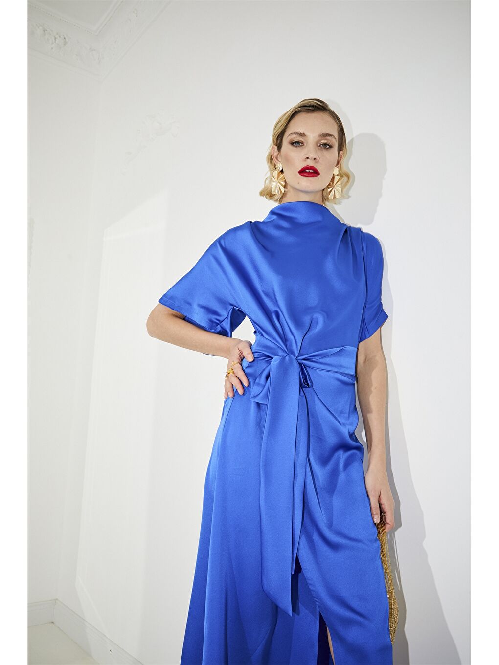 Mavi Dik Yaka Kısa Kollu Saten Kadın Elbise