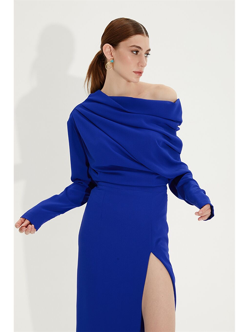 Mavi Kayık Yaka Düz Uzun Kollu Kadın Bluz