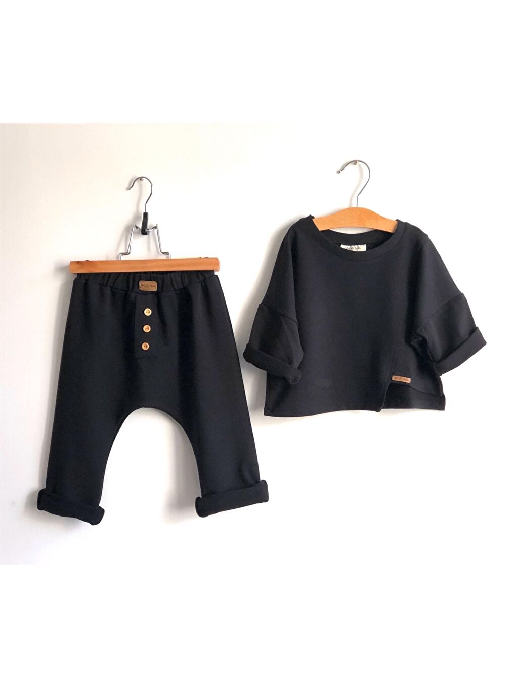 Siyah Bisiklet Yaka Uzun Kollu Erkek Bebek Tişört ve Eşofman Alt 2'li Takım-2