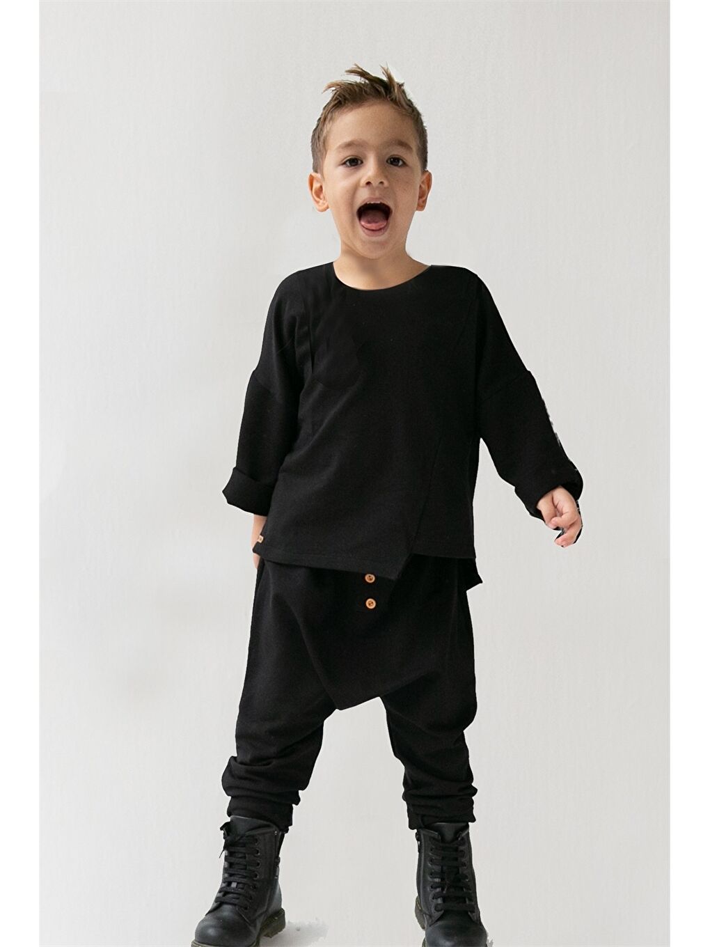 Siyah Bisiklet Yaka Uzun Kollu Erkek Bebek Tişört ve Eşofman Alt 2'li Takım-1