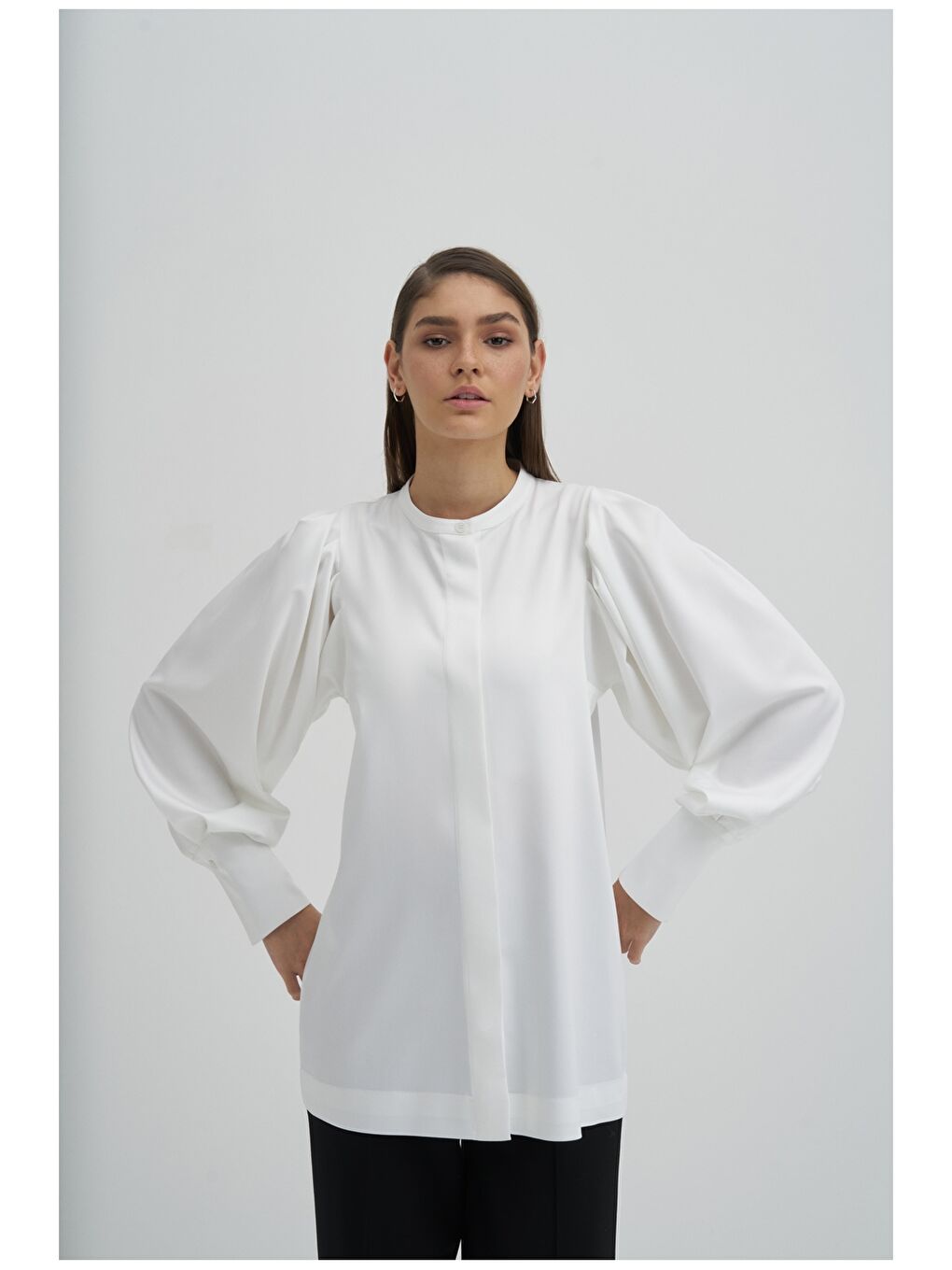 Beyaz Hakim Yaka Düz Uzun Kollu Kadın Gömlek-2