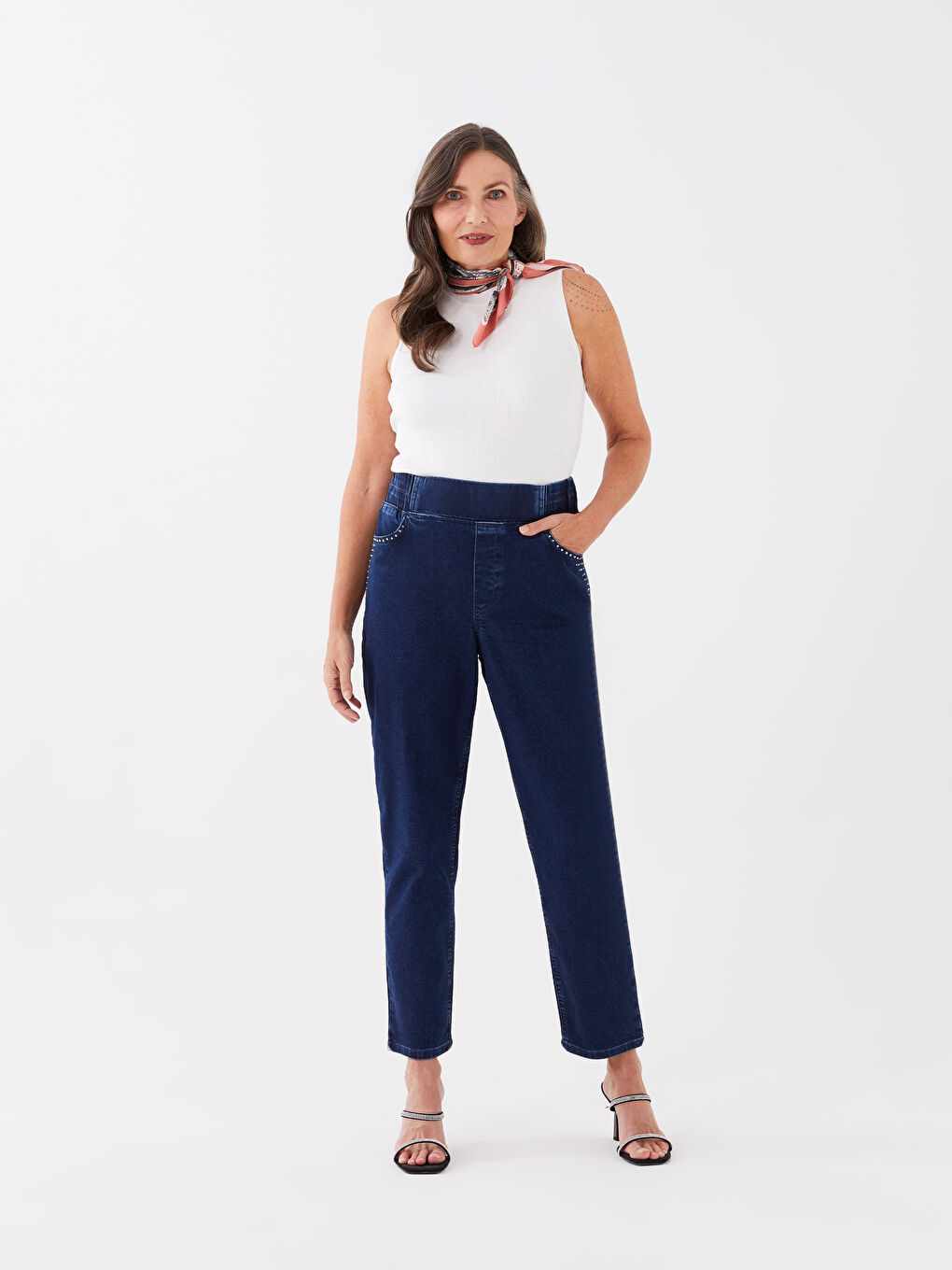 Siyah Yüksek Bel Standart Fit Taşlı Kadın Jean Pantolon