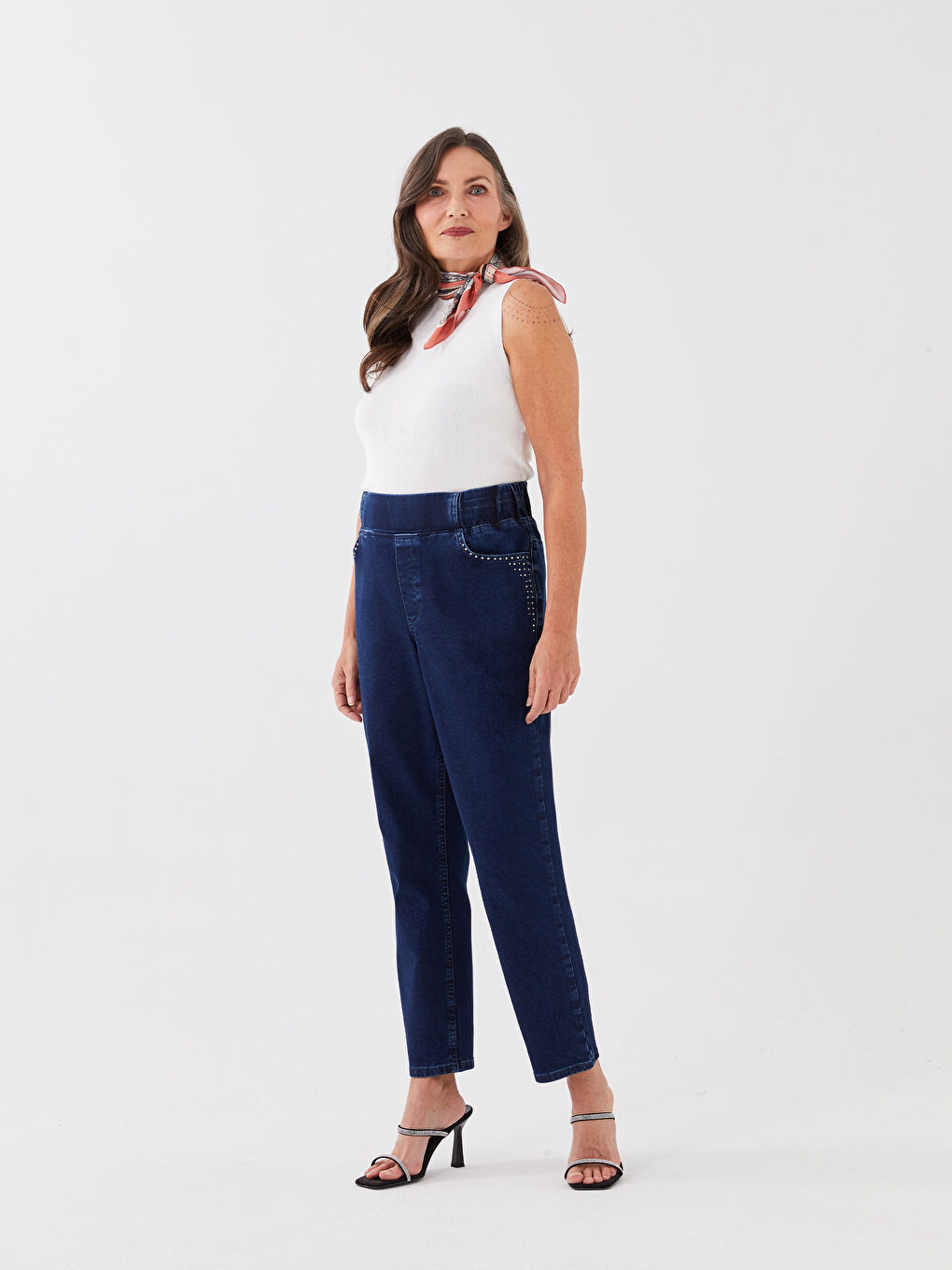 Siyah Yüksek Bel Standart Fit Taşlı Kadın Jean Pantolon-1