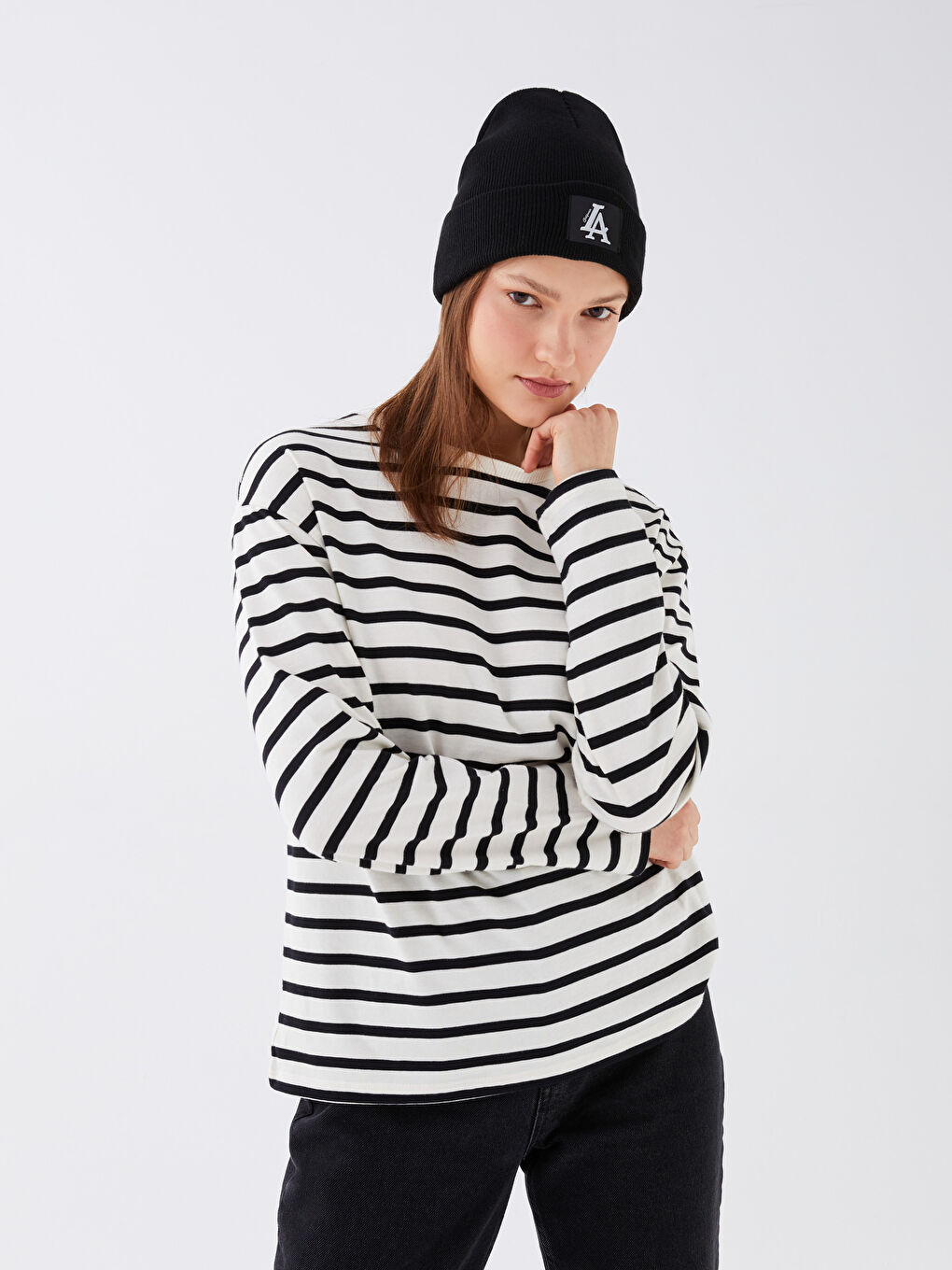 Siyah Etiket Detaylı Kadın Triko Bere