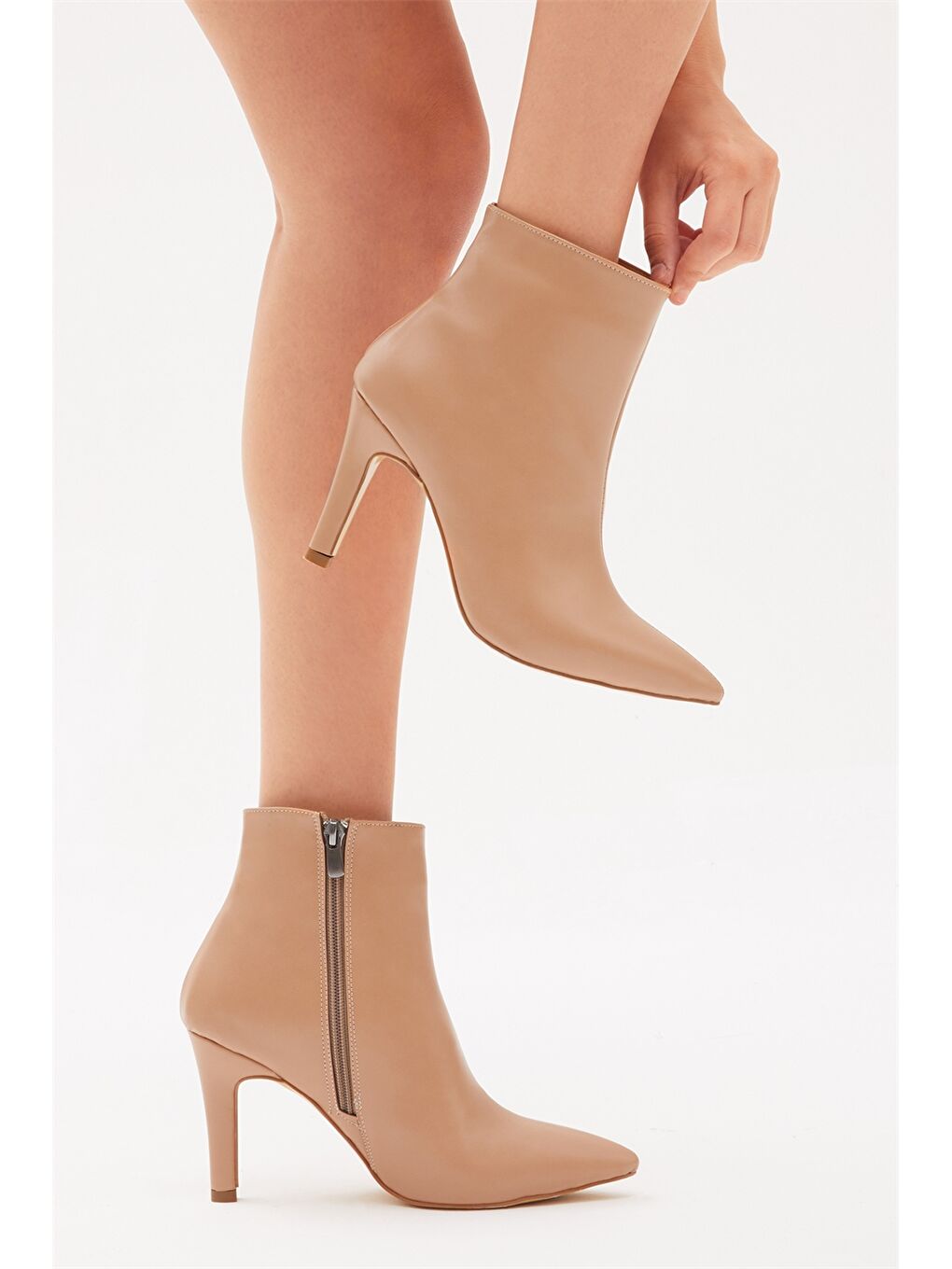 Kahverengi Deri Görünümlü Topuklu Kadın Bot