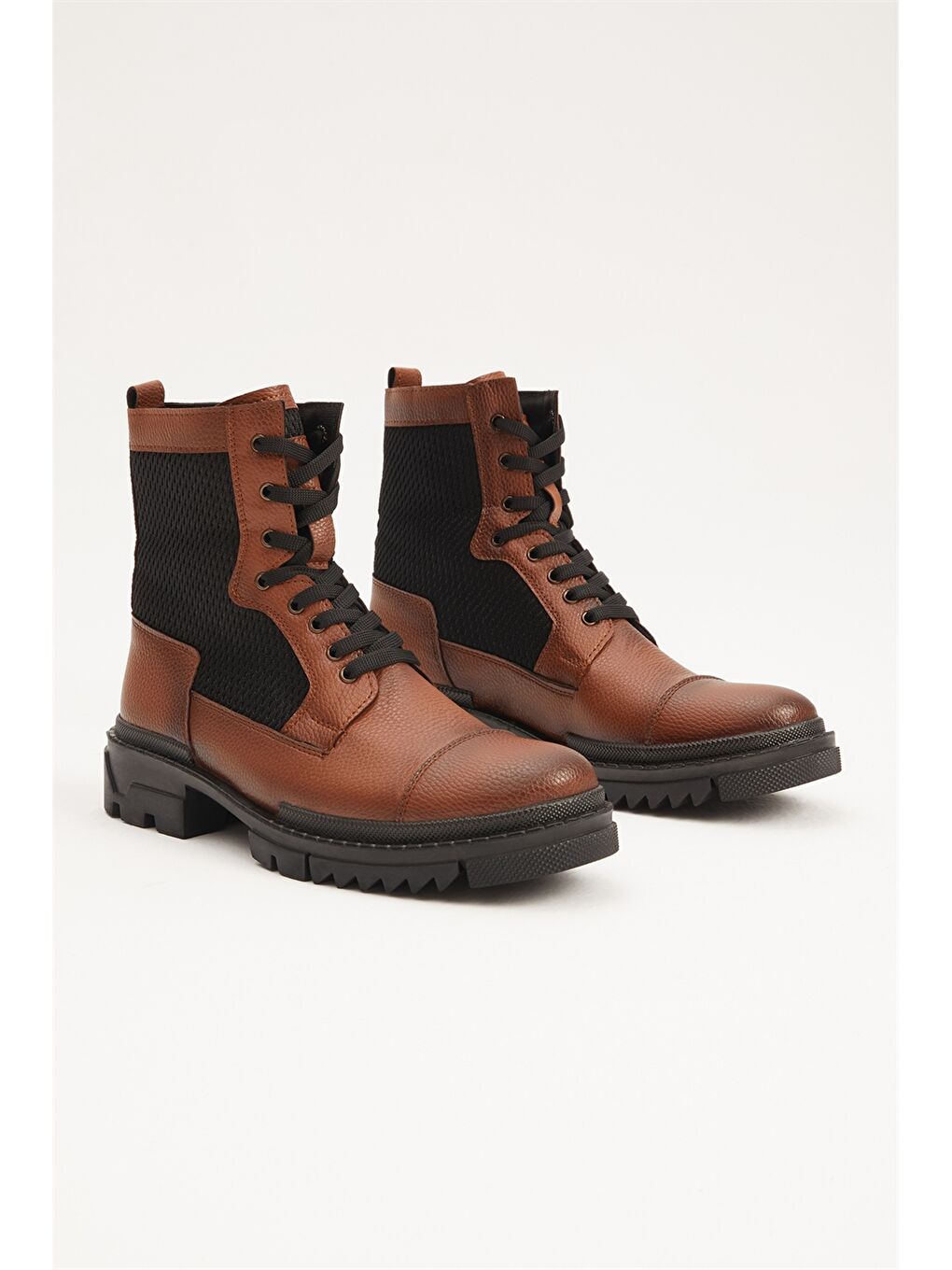 Ekru Bağcıklı Erkek Bot