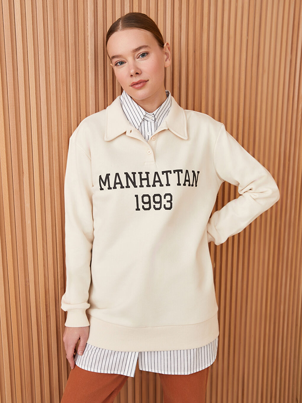 كنزة رياضية بياقة بولو مطبوعة بأكمام طويلة للسيدات