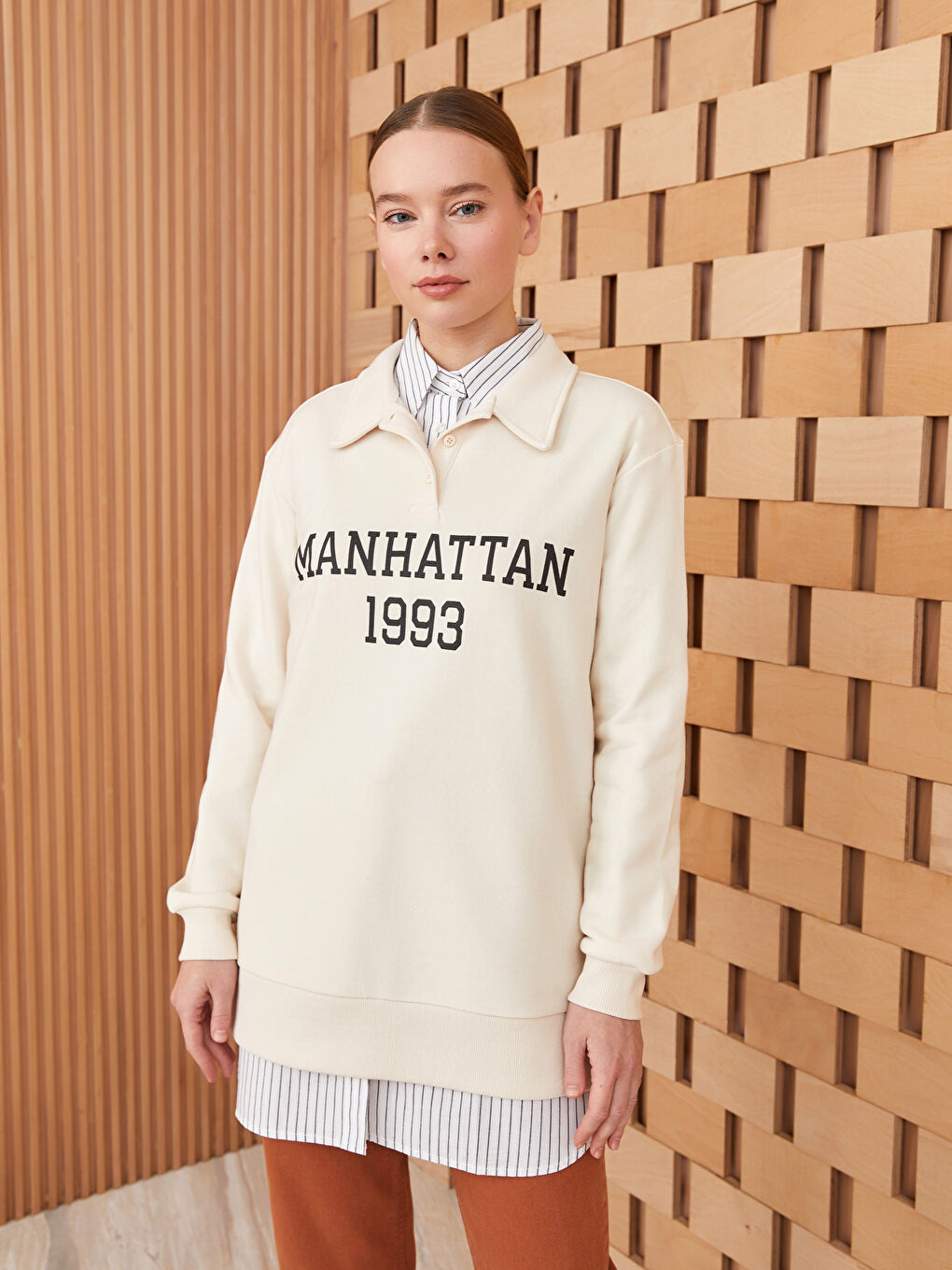 كنزة رياضية بياقة بولو مطبوعة بأكمام طويلة للسيدات-1