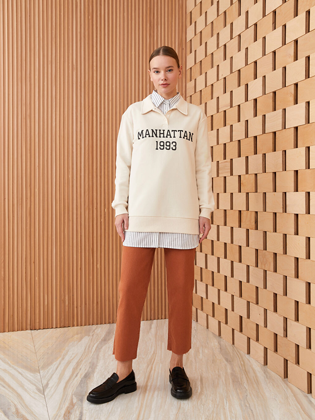 كنزة رياضية بياقة بولو مطبوعة بأكمام طويلة للسيدات-2