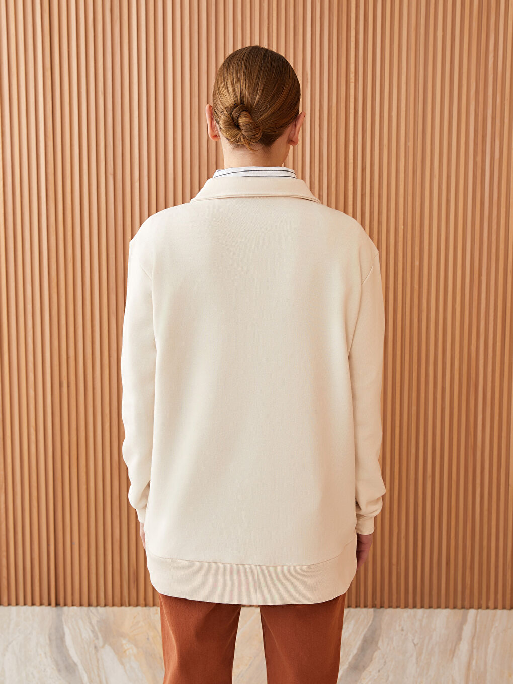 كنزة رياضية بياقة بولو مطبوعة بأكمام طويلة للسيدات-4