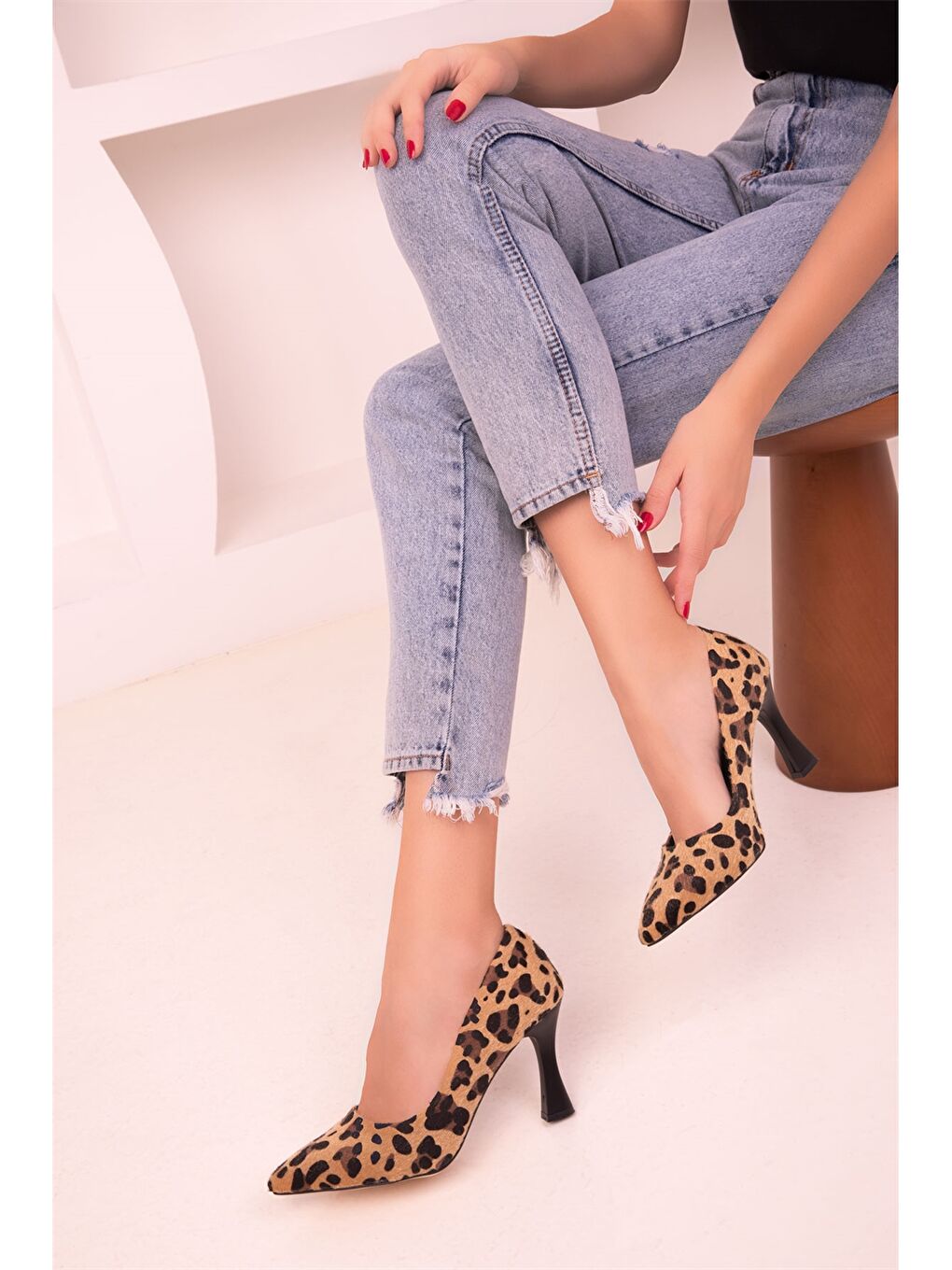 Kahverengi Sivri Burun Kadın Topuklu Ayakkabı