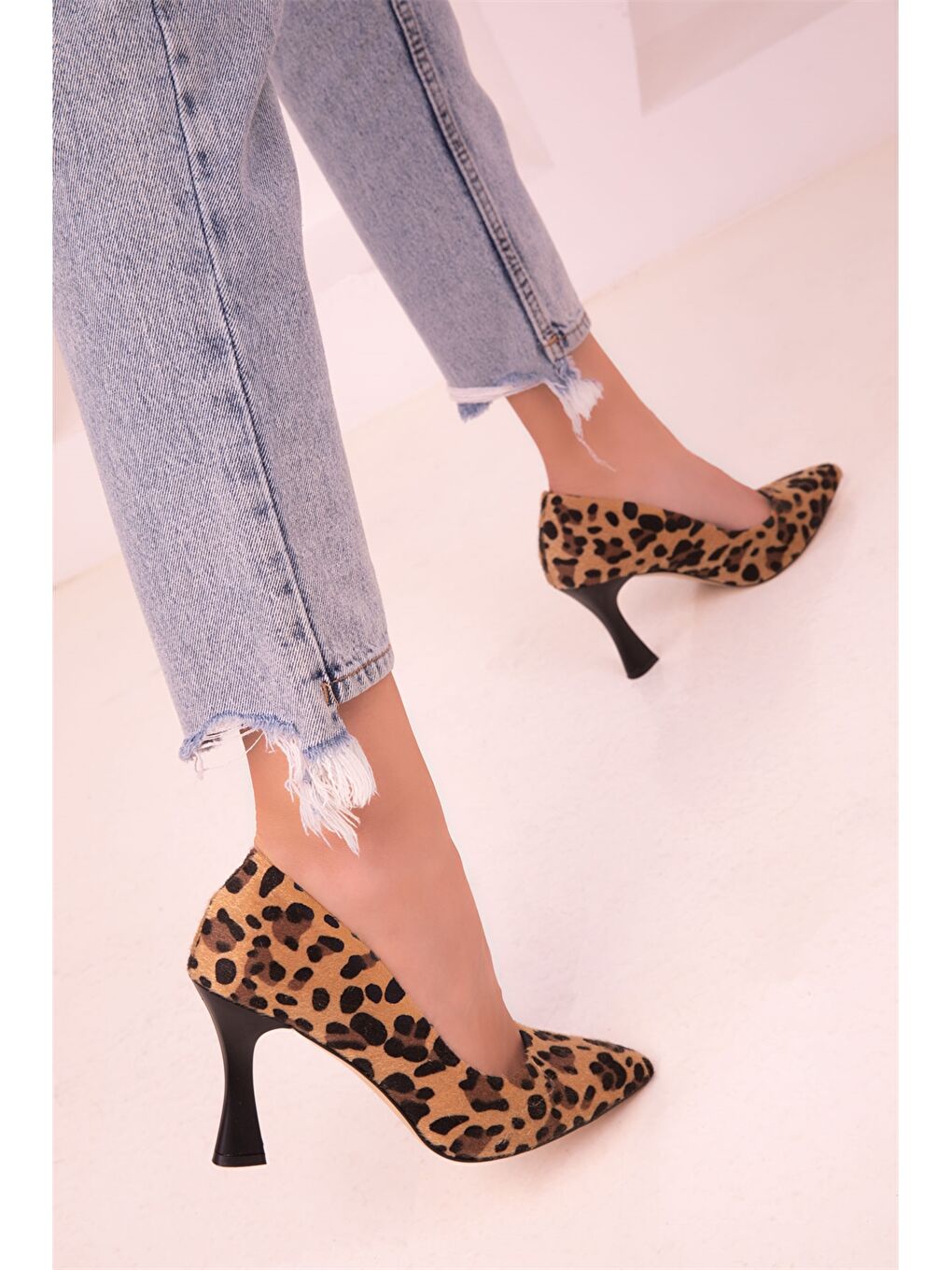 Kahverengi Sivri Burun Kadın Topuklu Ayakkabı-4