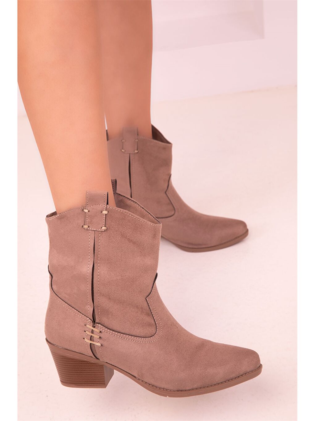 Ekru Deri Görünümlü Kadın Bot-3