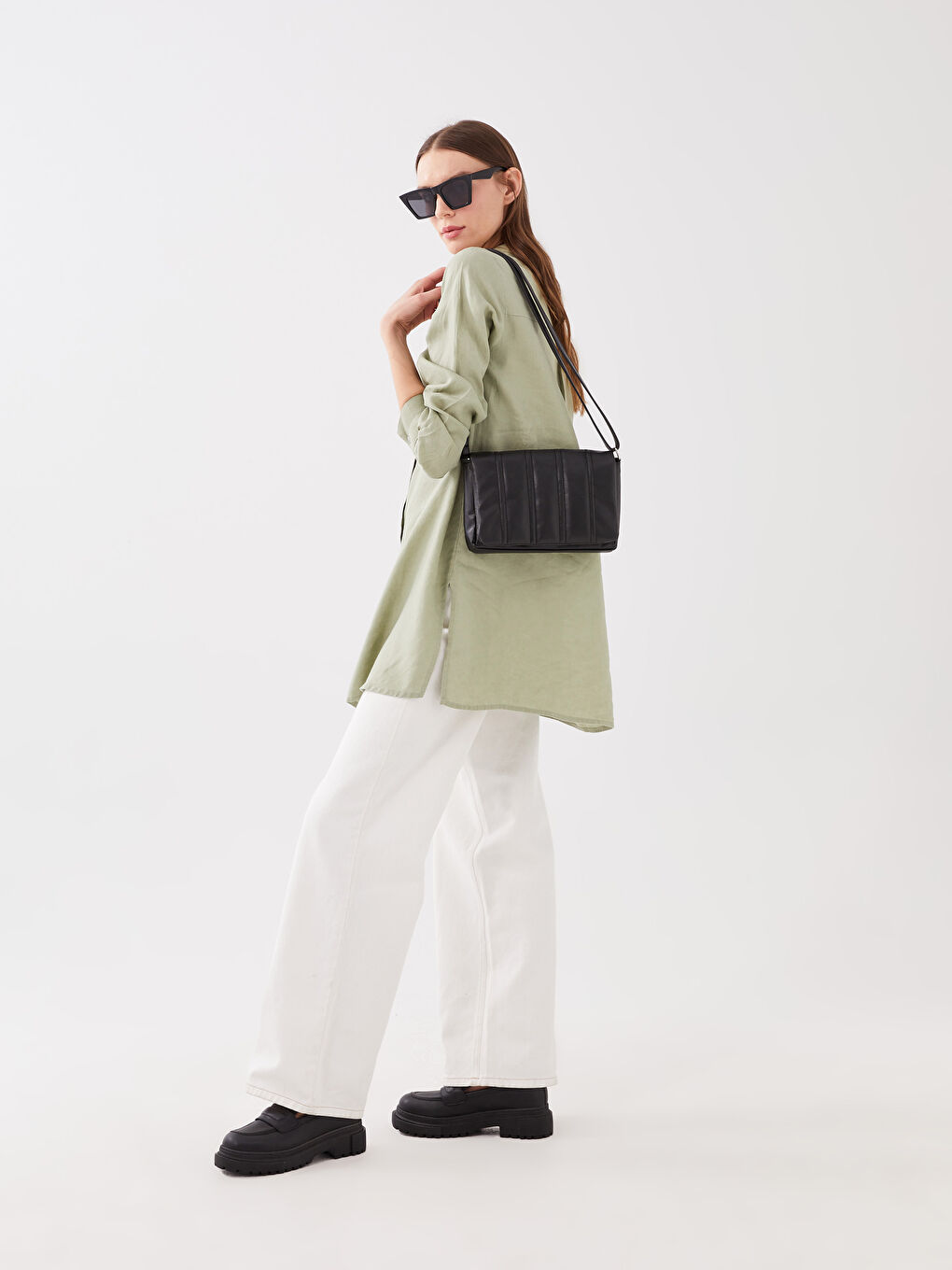 Siyah Deri Görünümlü Kadın Çapraz Çanta-1