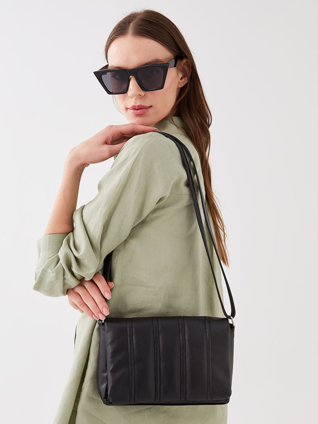 Siyah Deri Görünümlü Kadın Çapraz Çanta-2