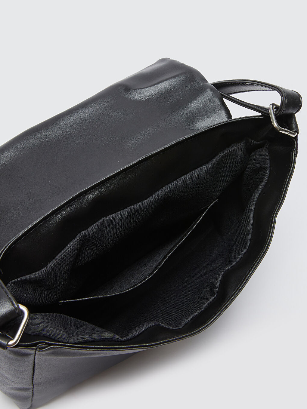 Siyah Deri Görünümlü Kadın Çapraz Çanta-5