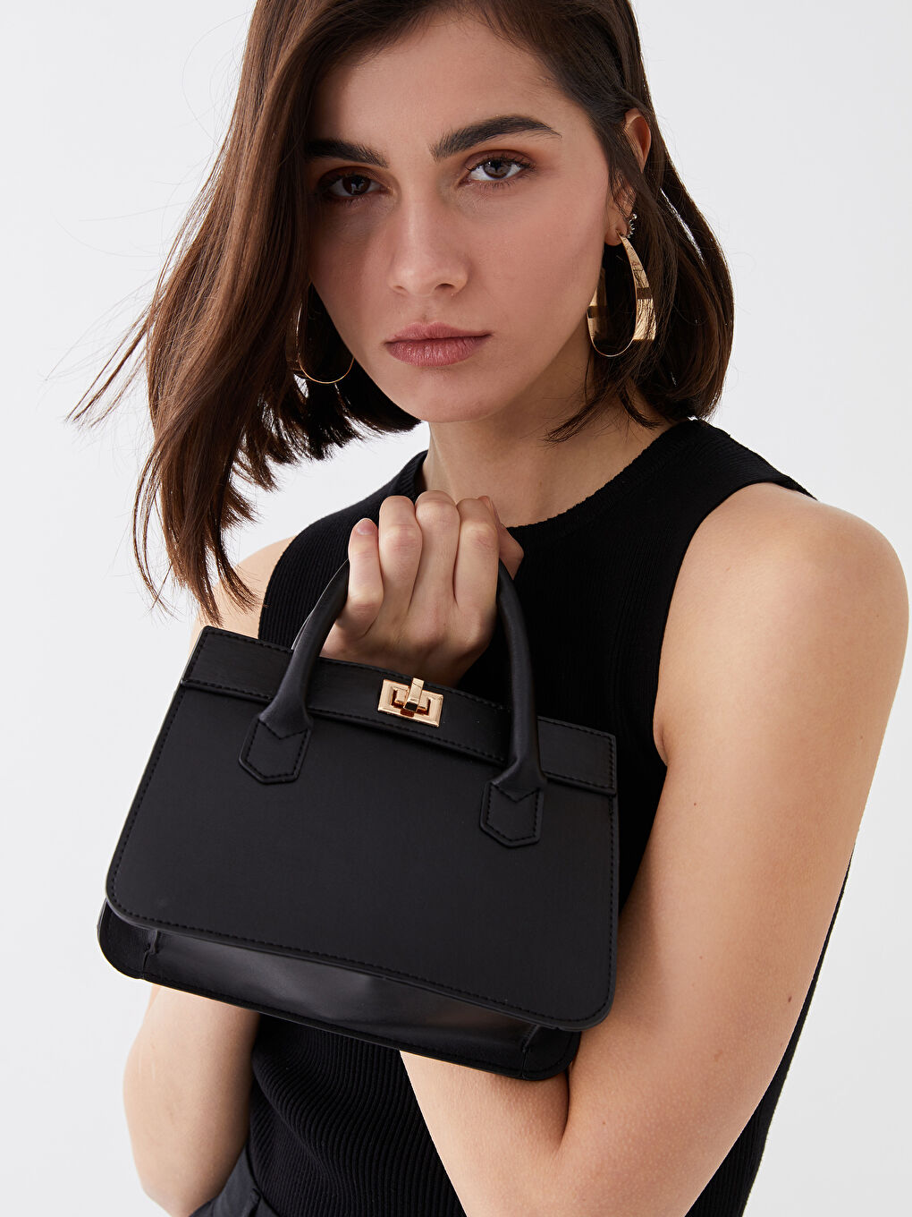 Siyah Deri Görünümlü Kadın Kol Çantası