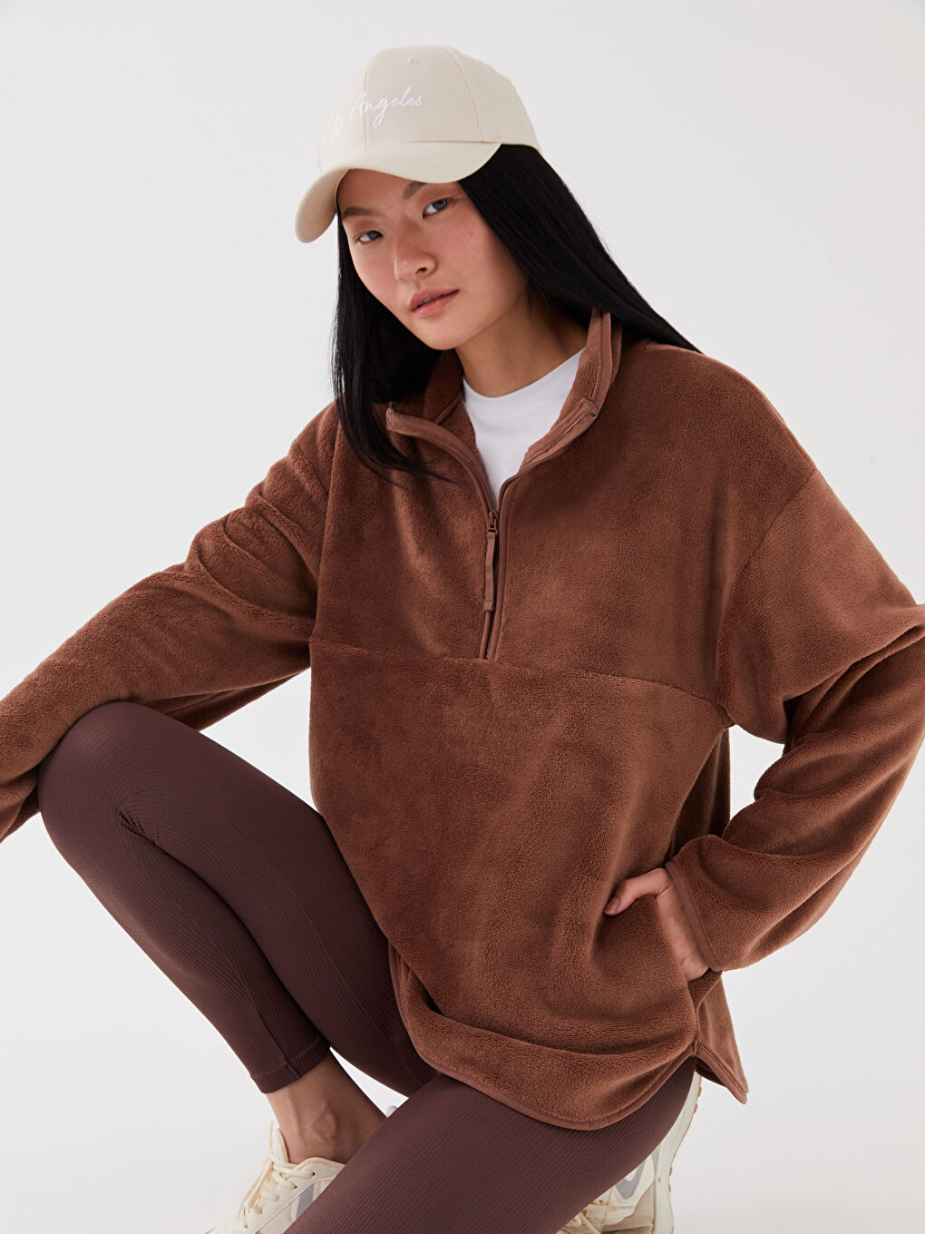 Kahverengi Dik Yaka Düz Uzun Kollu Kadın Pelüş Sweatshirt