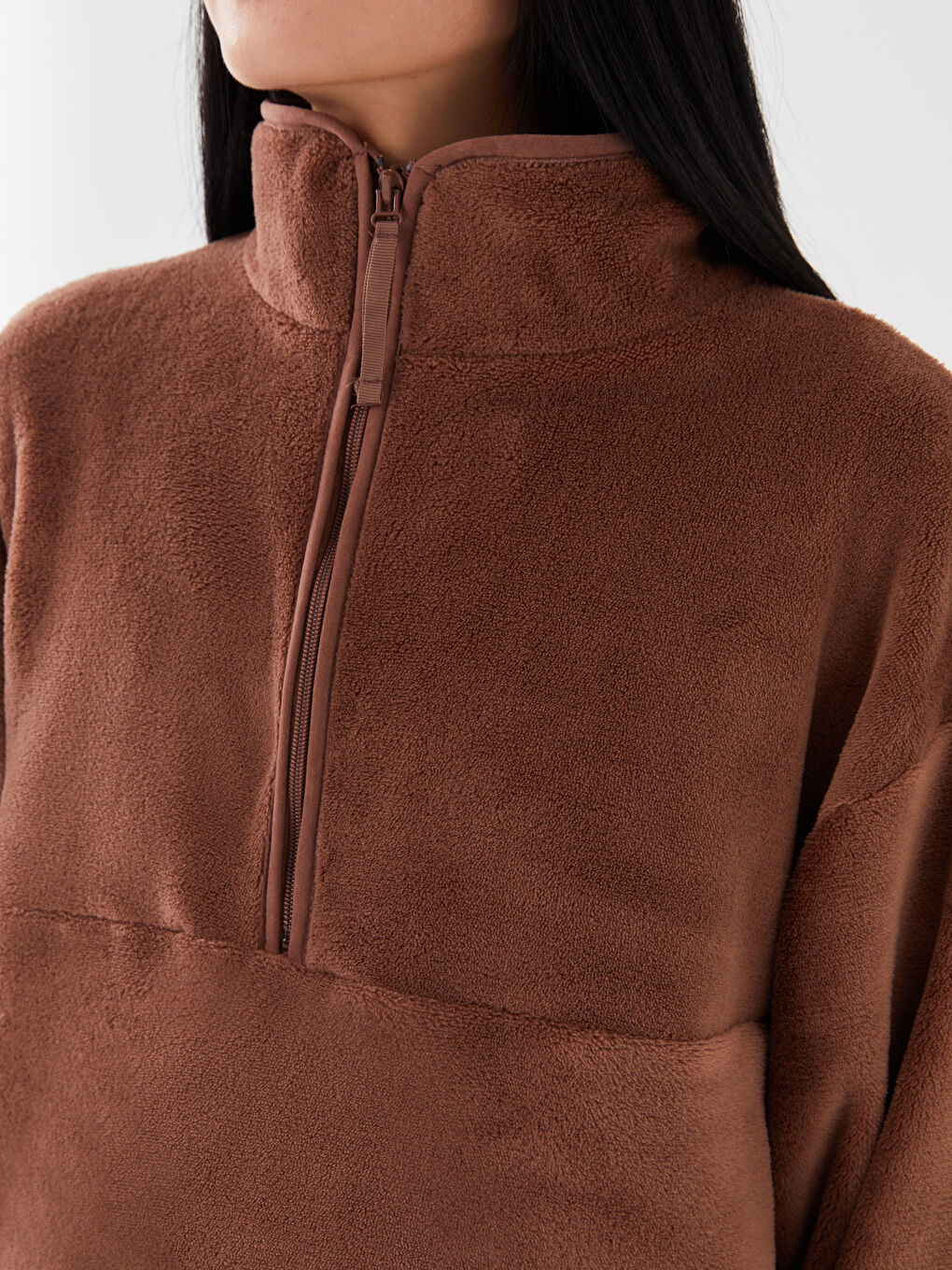 Kahverengi Dik Yaka Düz Uzun Kollu Kadın Pelüş Sweatshirt-3