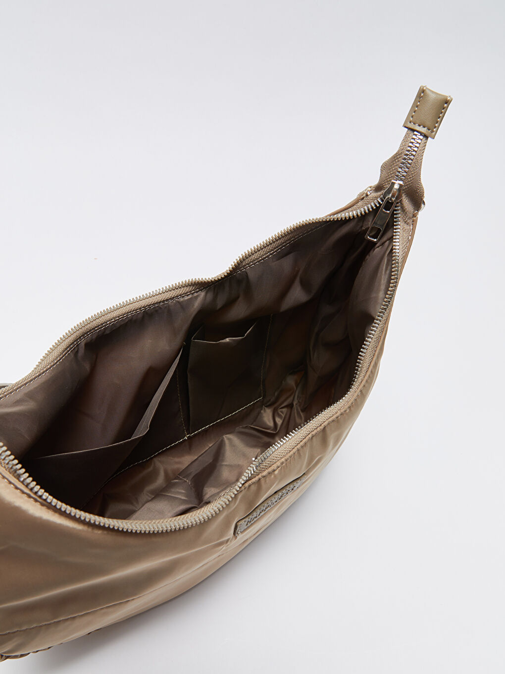 Bej Etiket Detaylı Kadın Baget Çanta-4