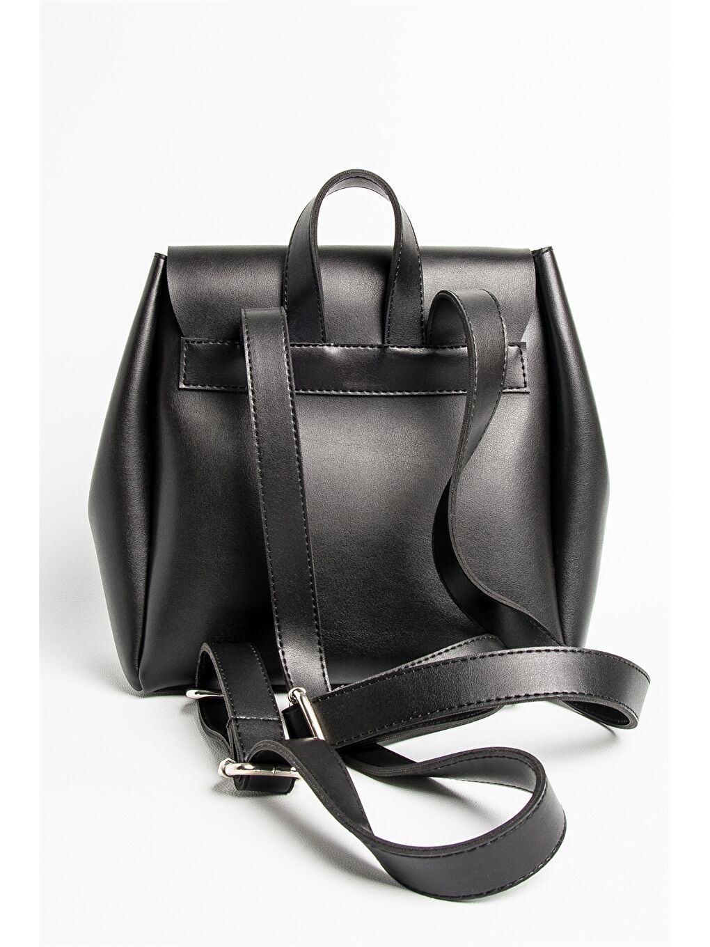 Siyah Deri Görünümlü Kadın Sırt Çantası-1