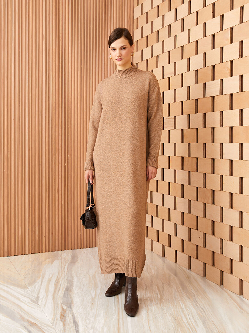 Kahverengi Yarım Balıkçı Yaka Oversize Kadın Triko Elbise-1